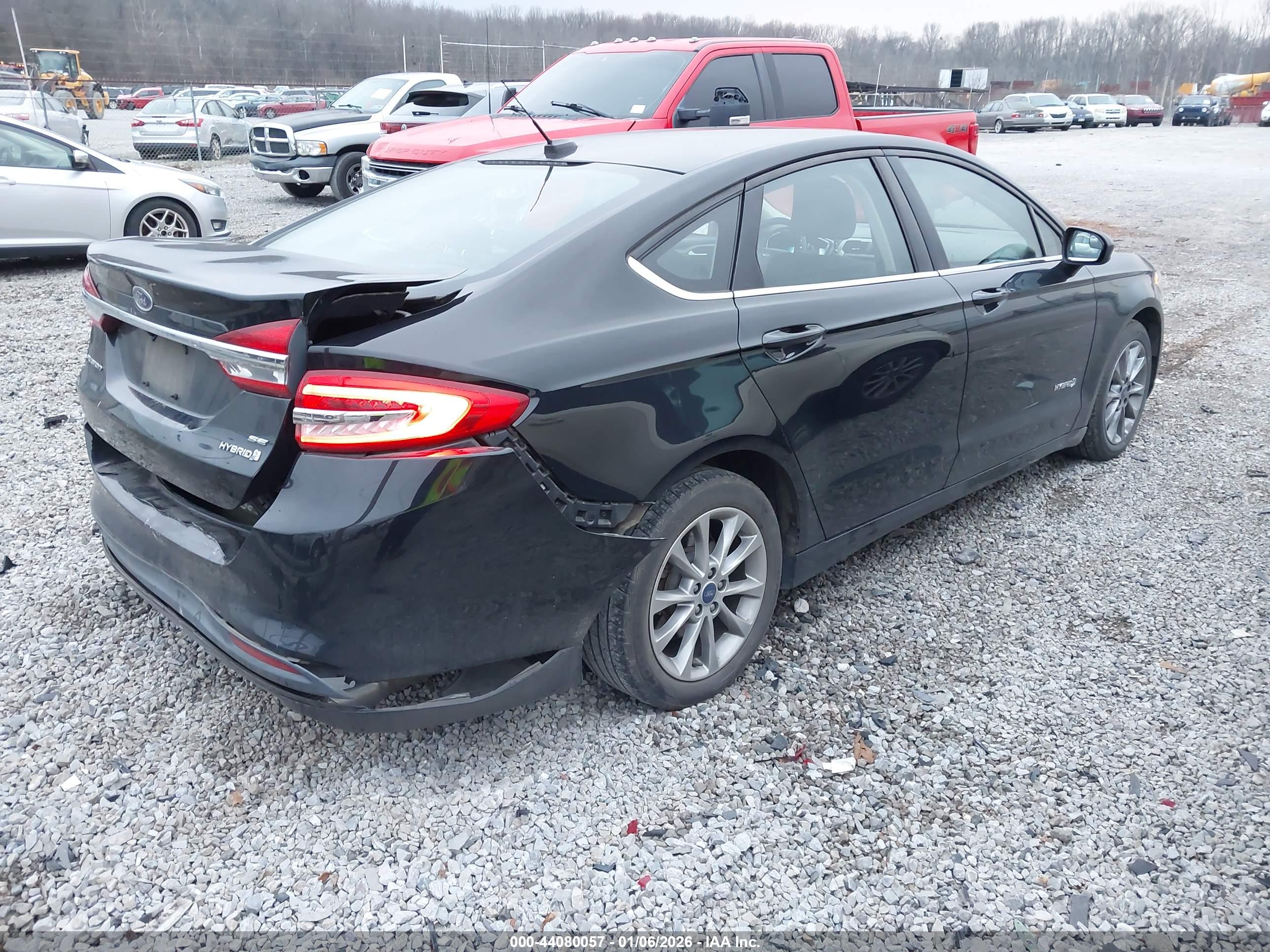 FORD FUSION image 4