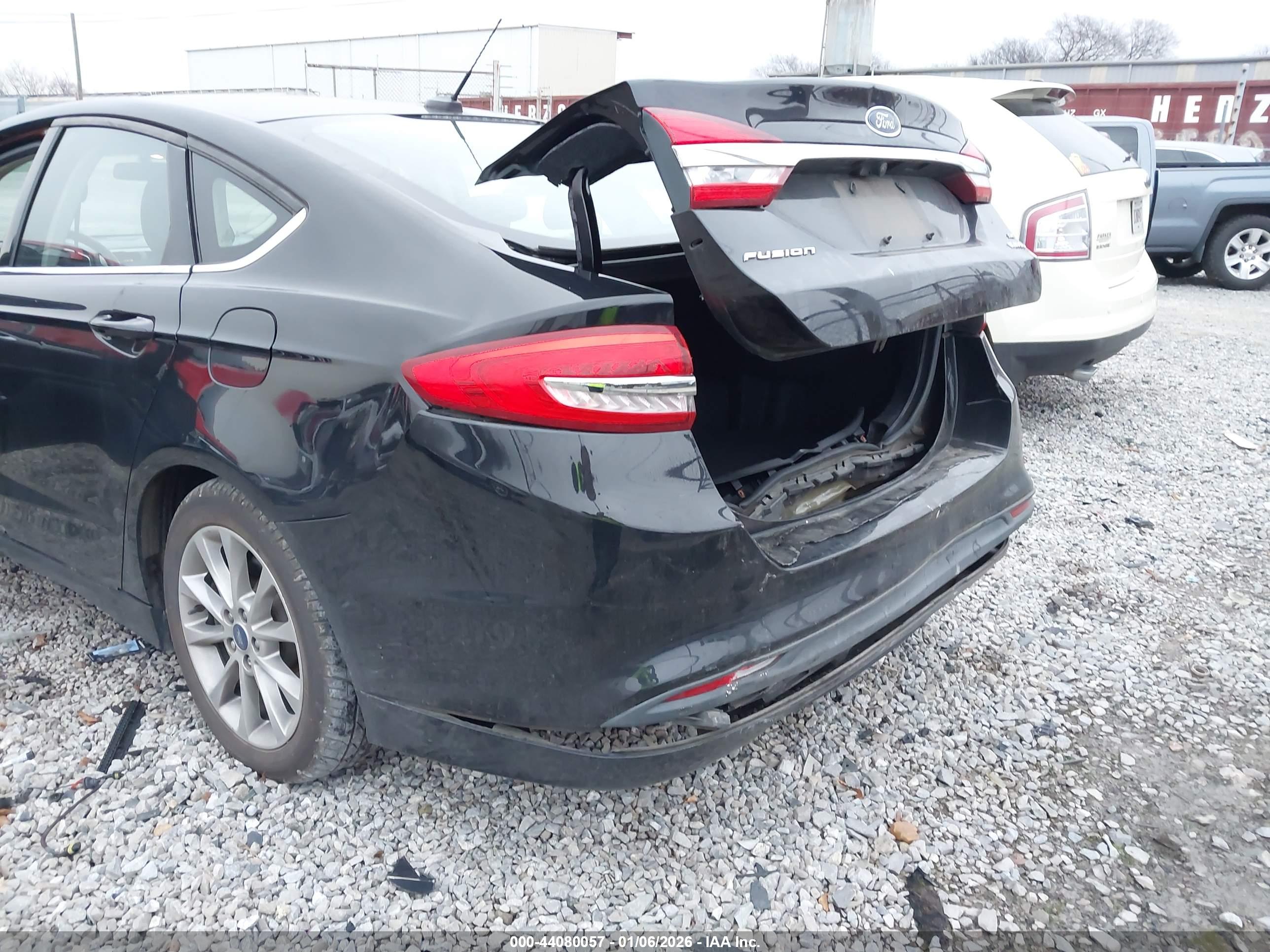 FORD FUSION image 6