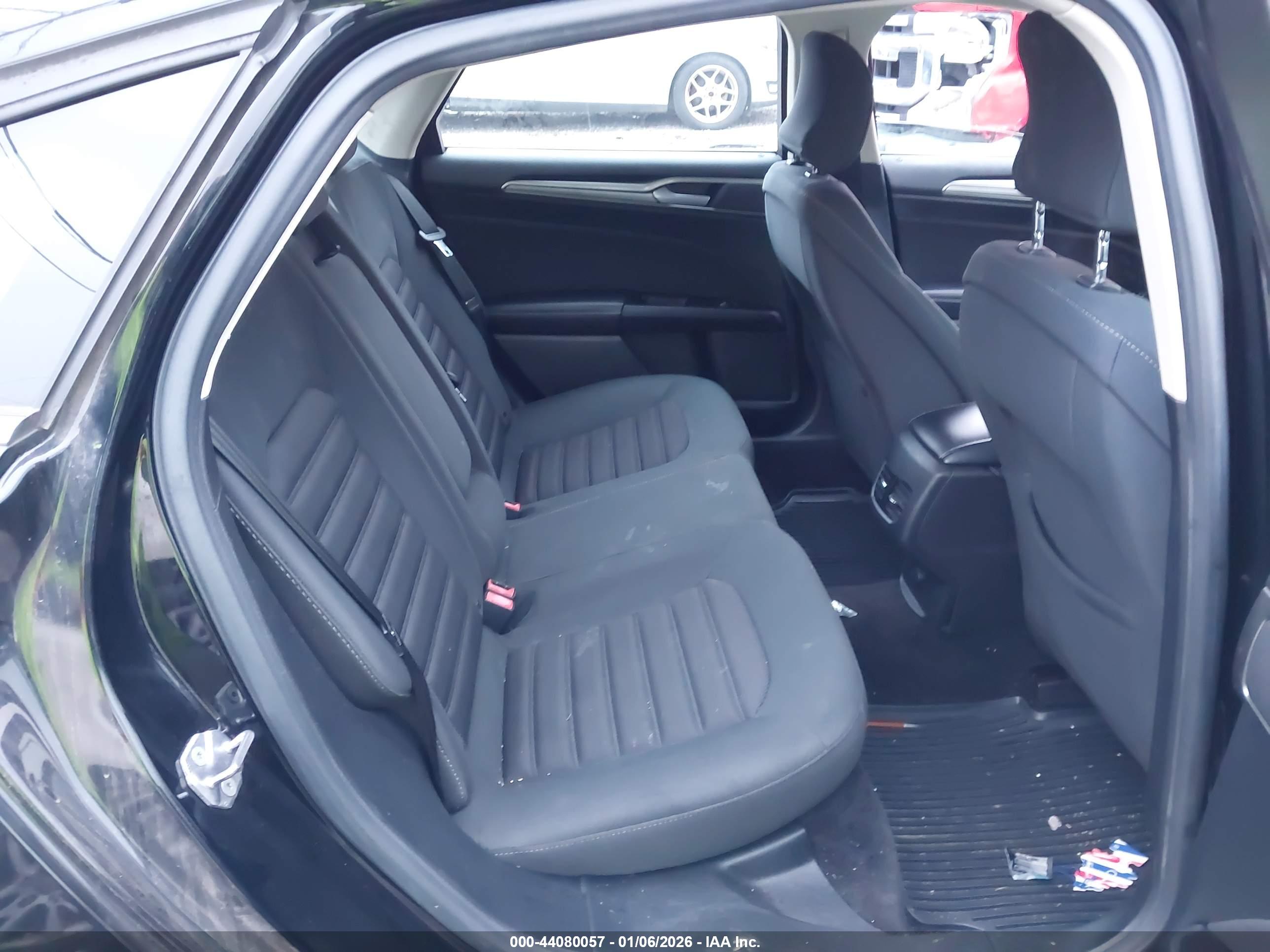 FORD FUSION image 8