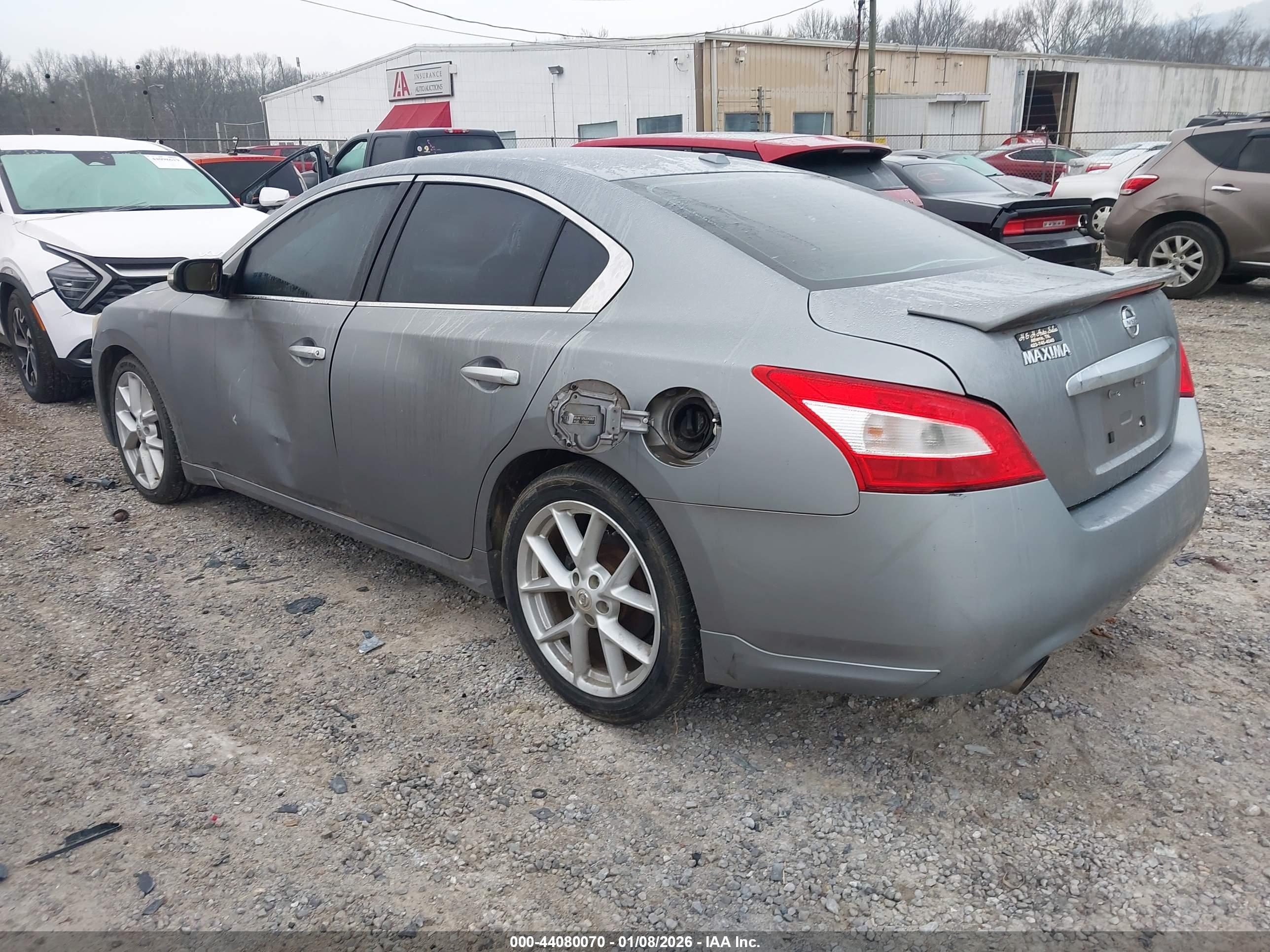 NISSAN MAXIMA image 3