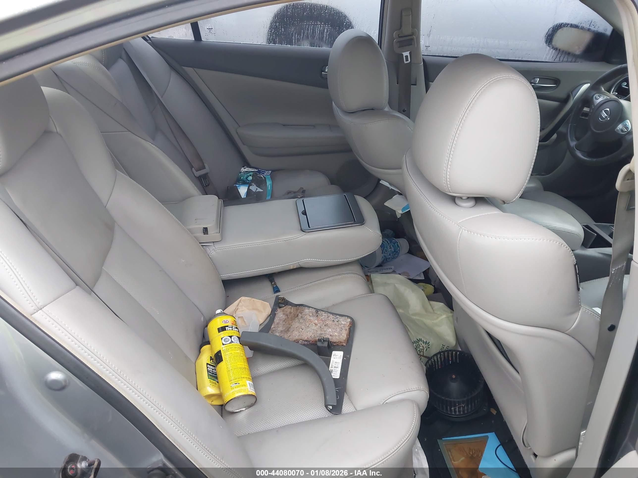 NISSAN MAXIMA image 8