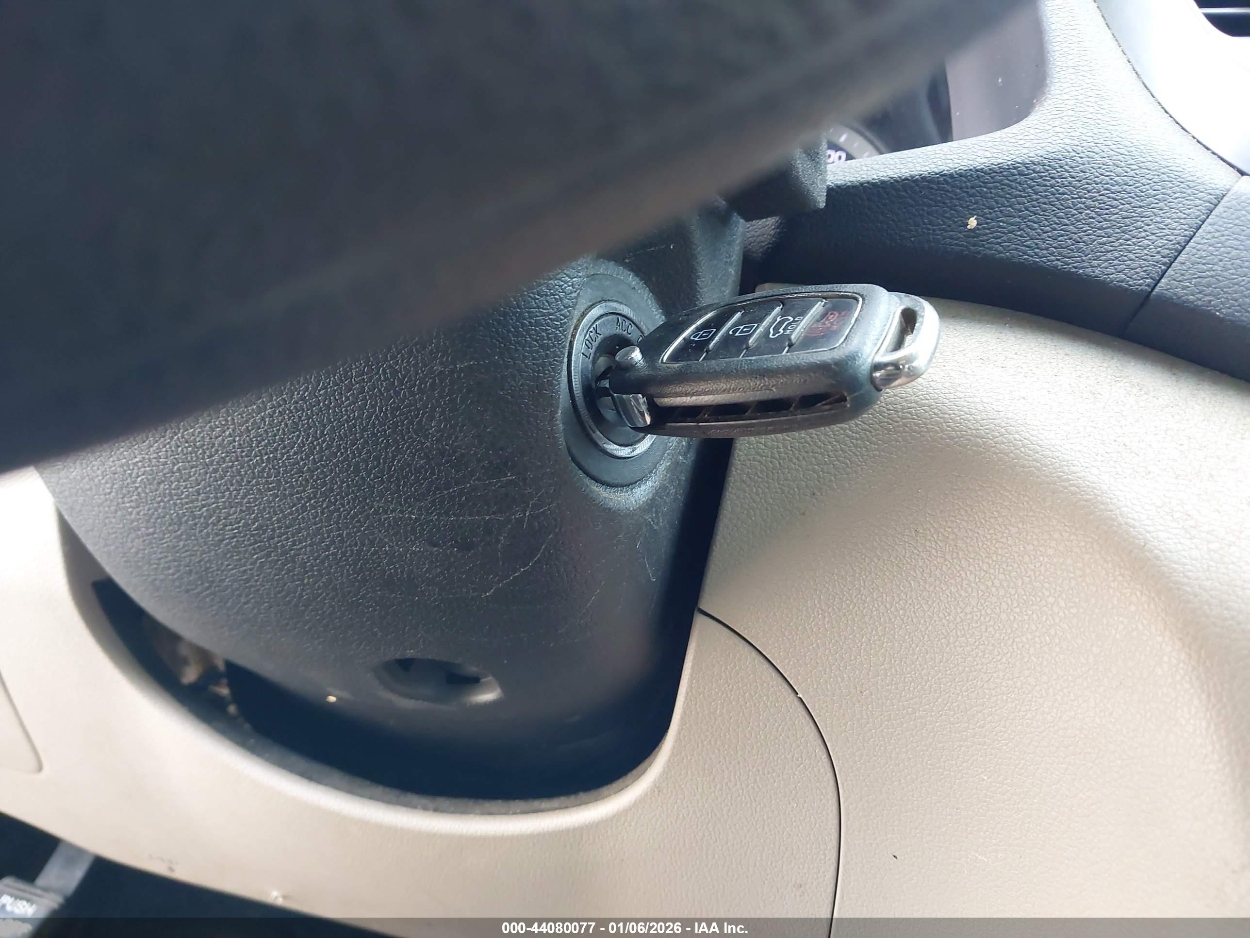 HYUNDAI TUCSON image 11