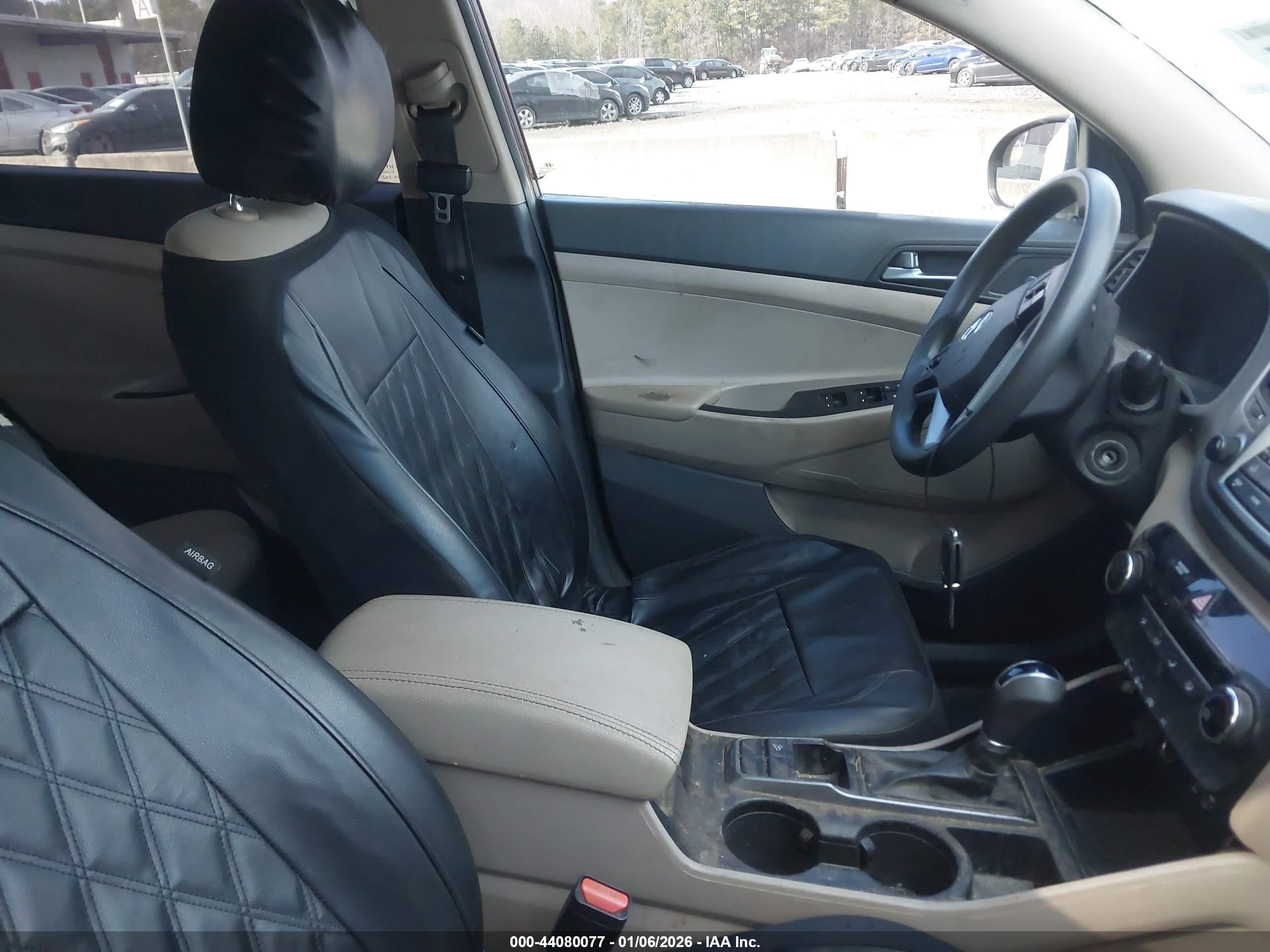 HYUNDAI TUCSON image 5