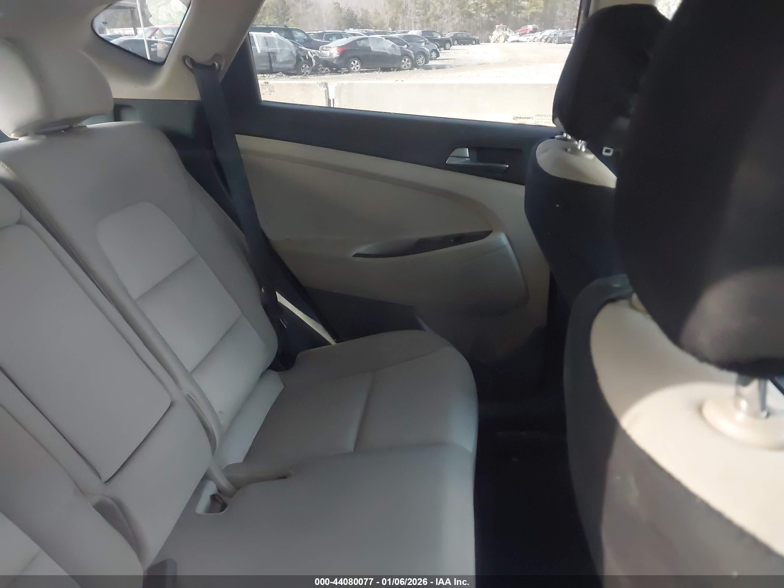 HYUNDAI TUCSON image 8
