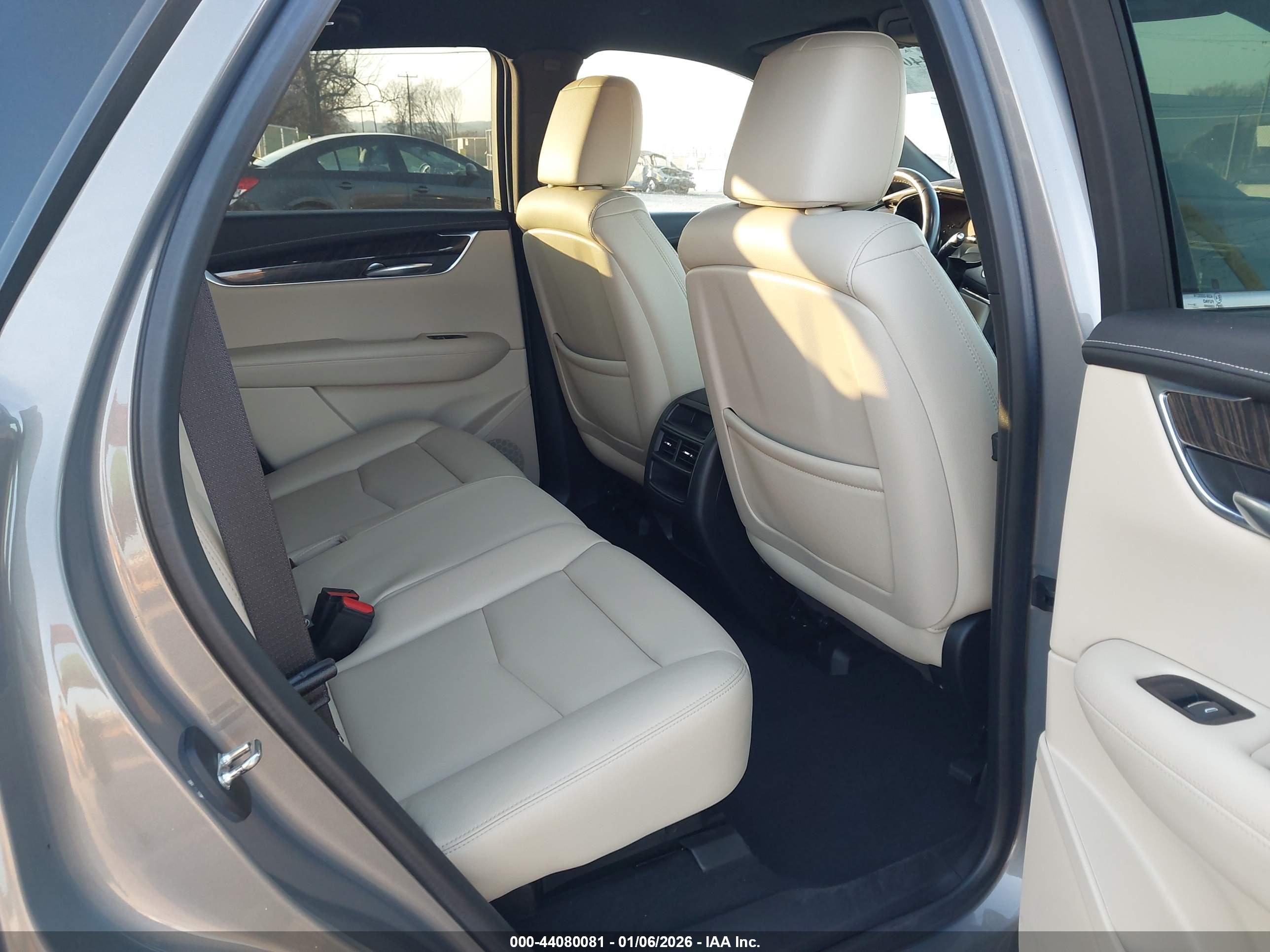 CADILLAC XT5 image 8