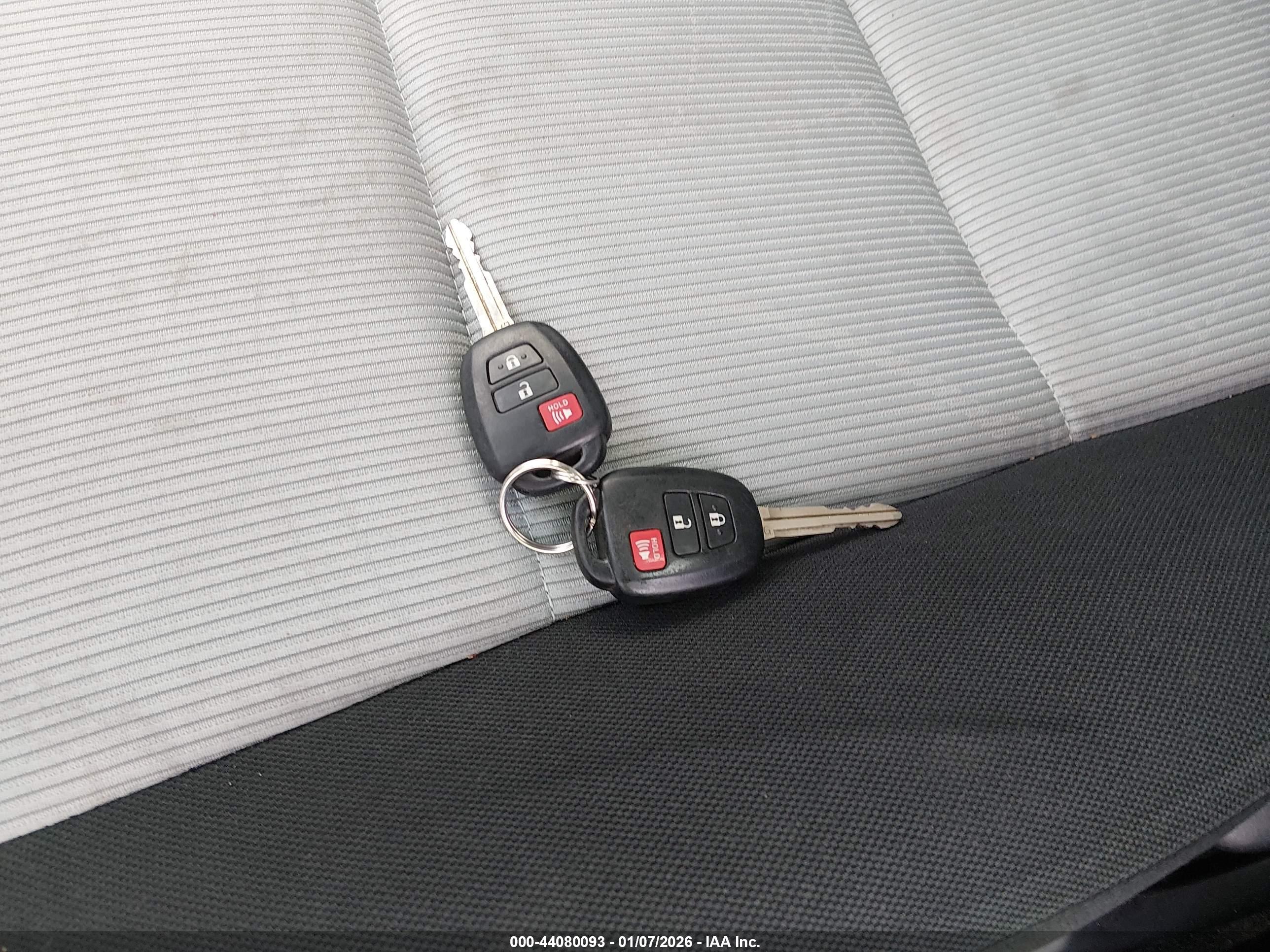 TOYOTA PRIUS image 11