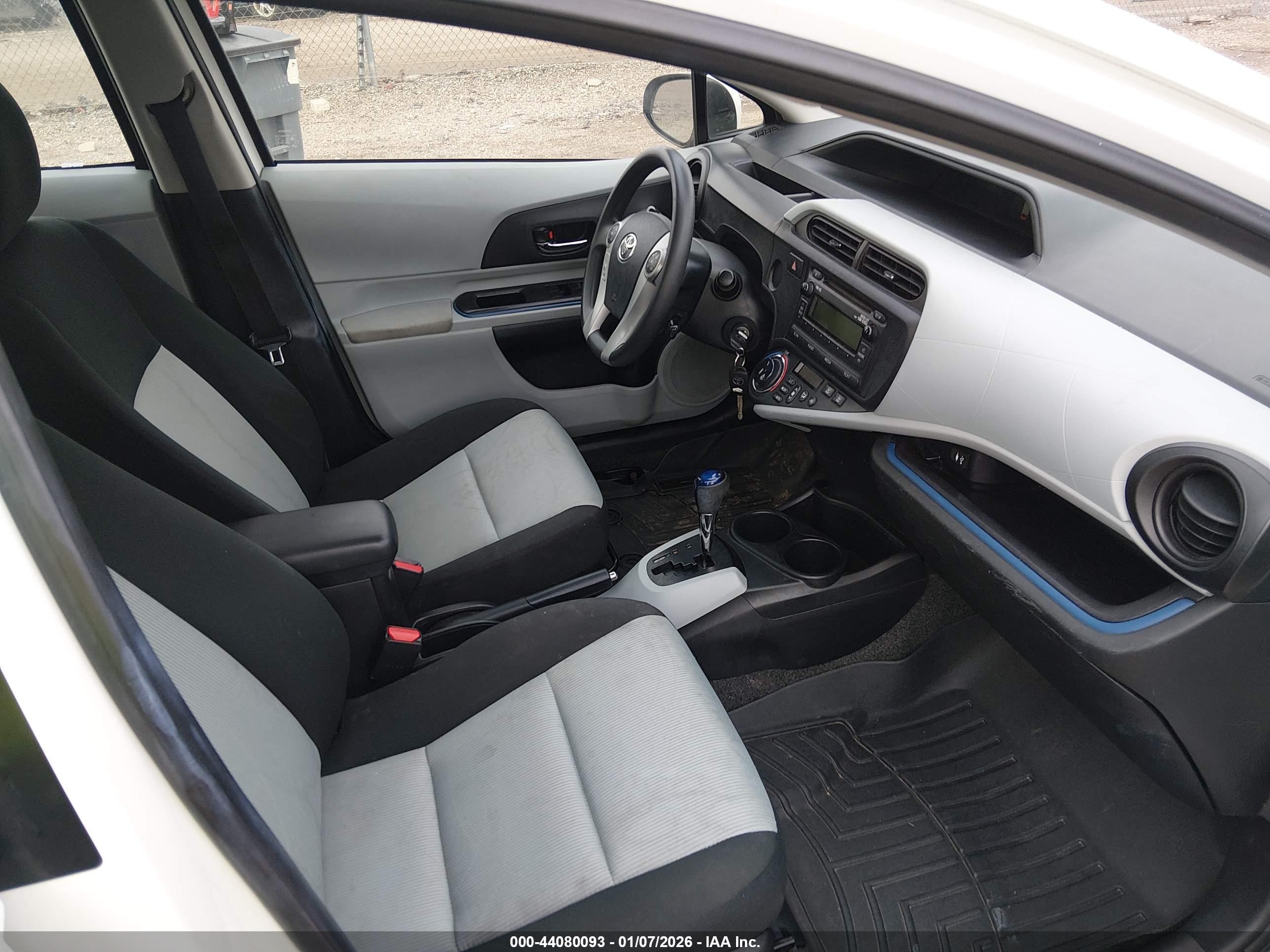TOYOTA PRIUS image 5