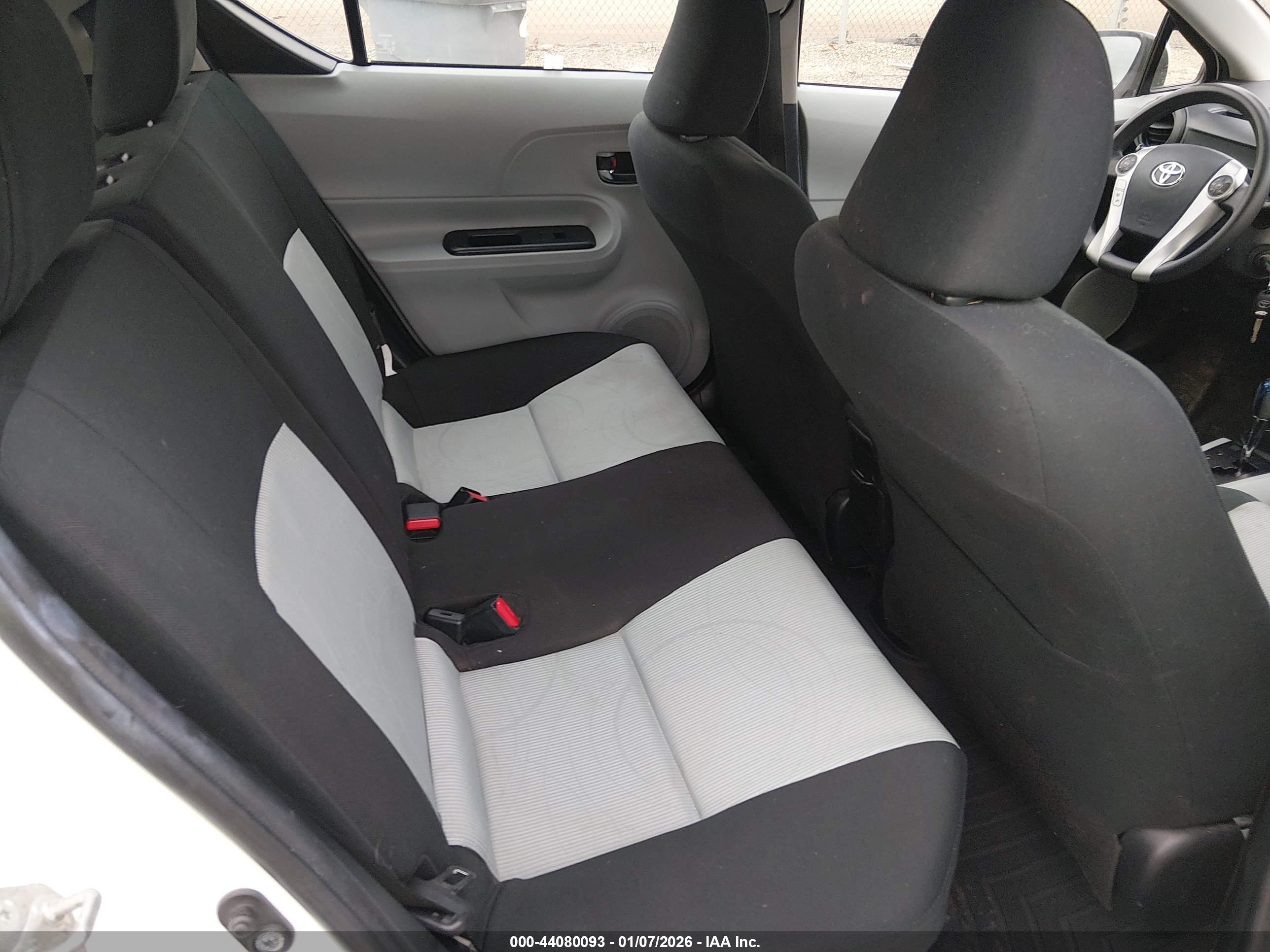 TOYOTA PRIUS image 8