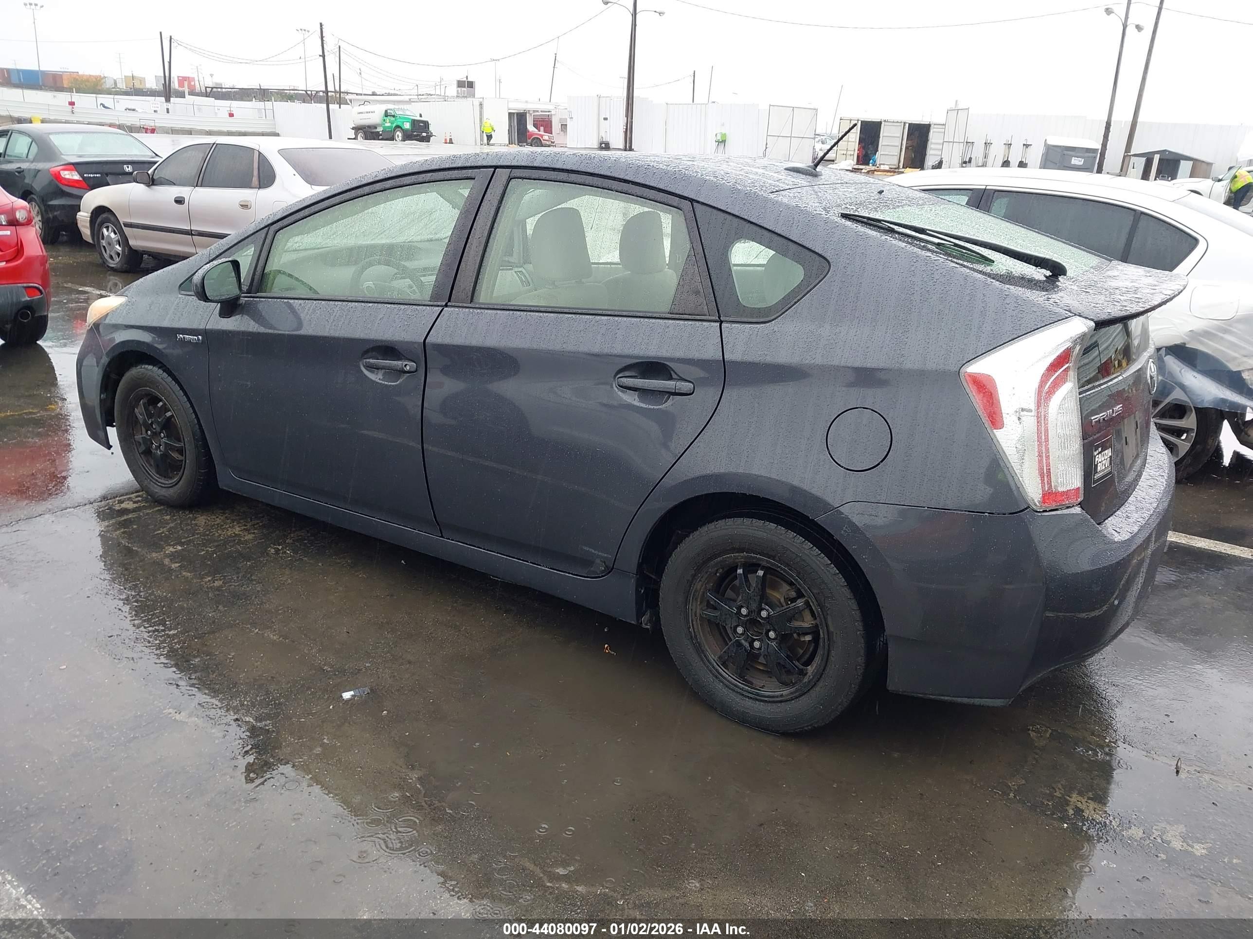TOYOTA PRIUS image 3