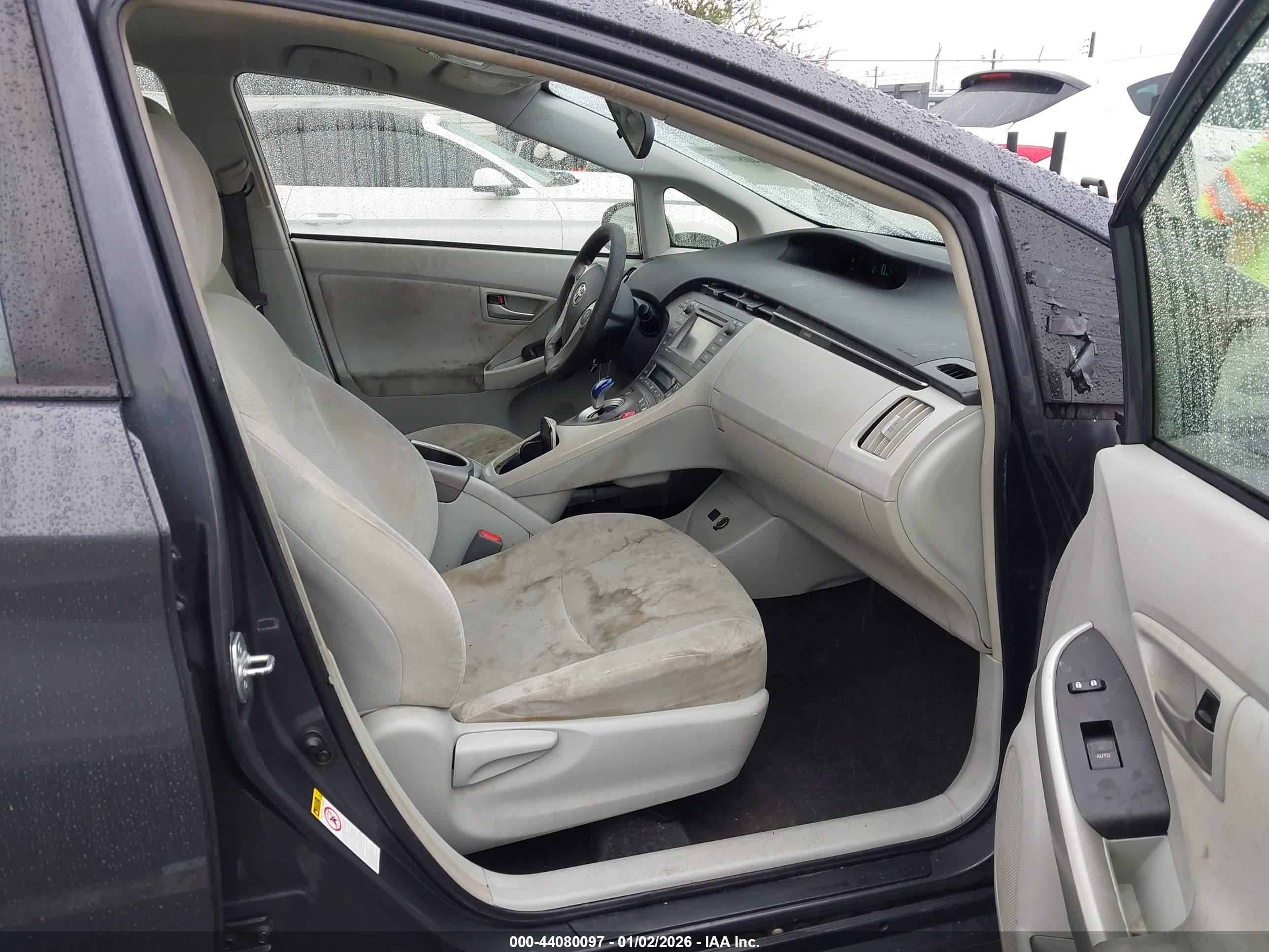 TOYOTA PRIUS image 5