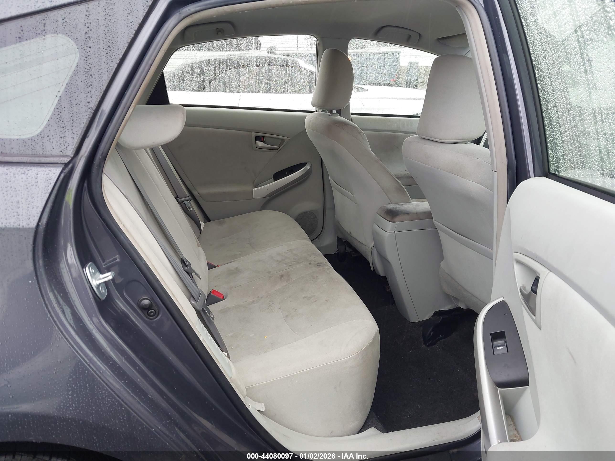 TOYOTA PRIUS image 8