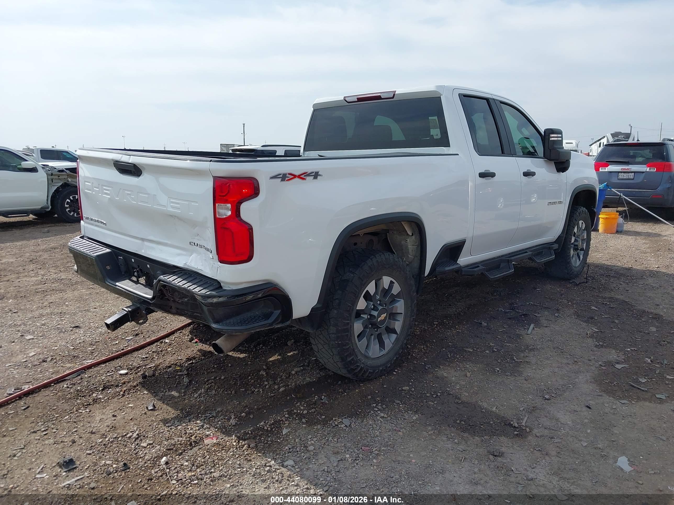 CHEVROLET SILVERADO image 4