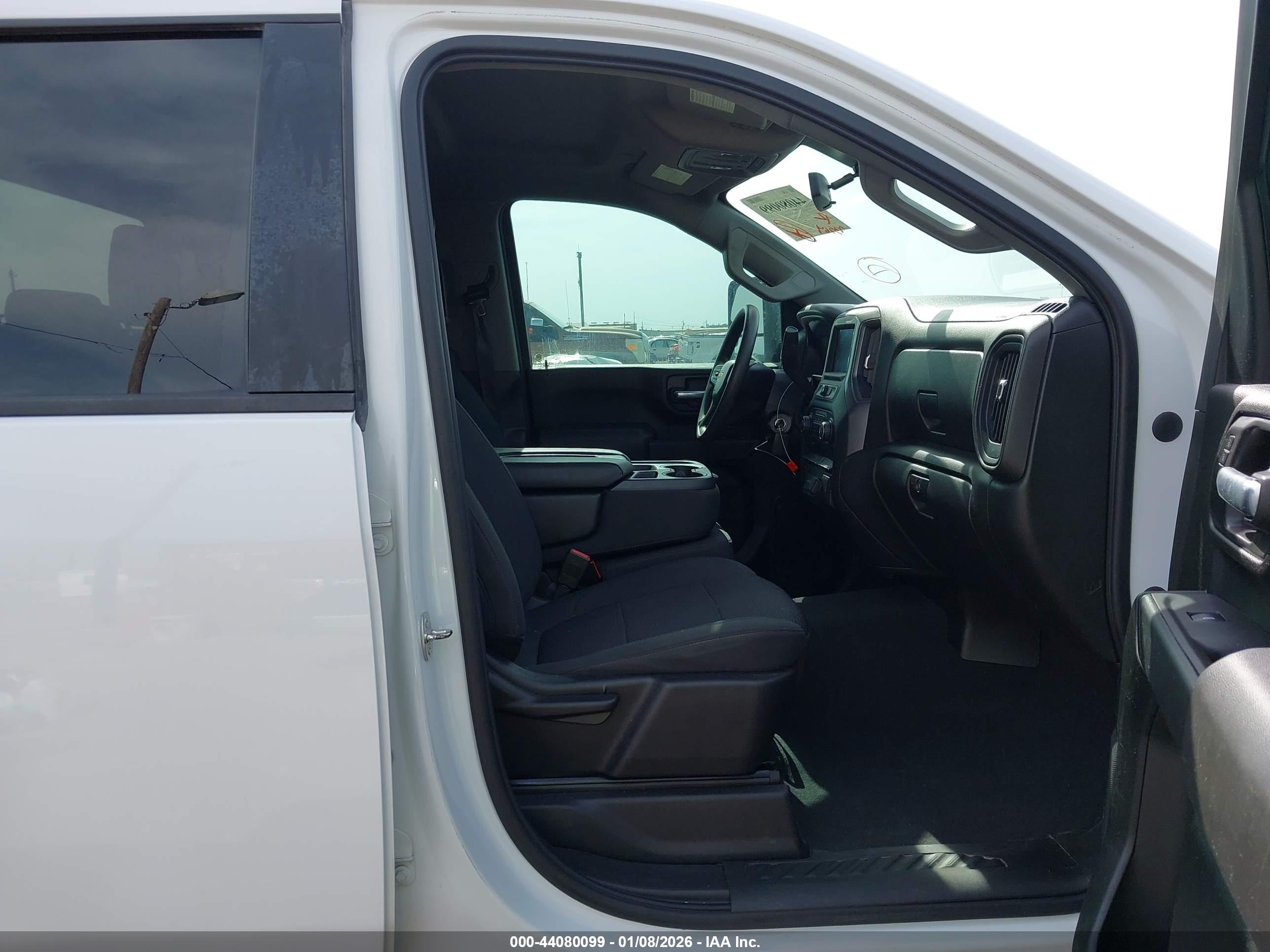 CHEVROLET SILVERADO image 7