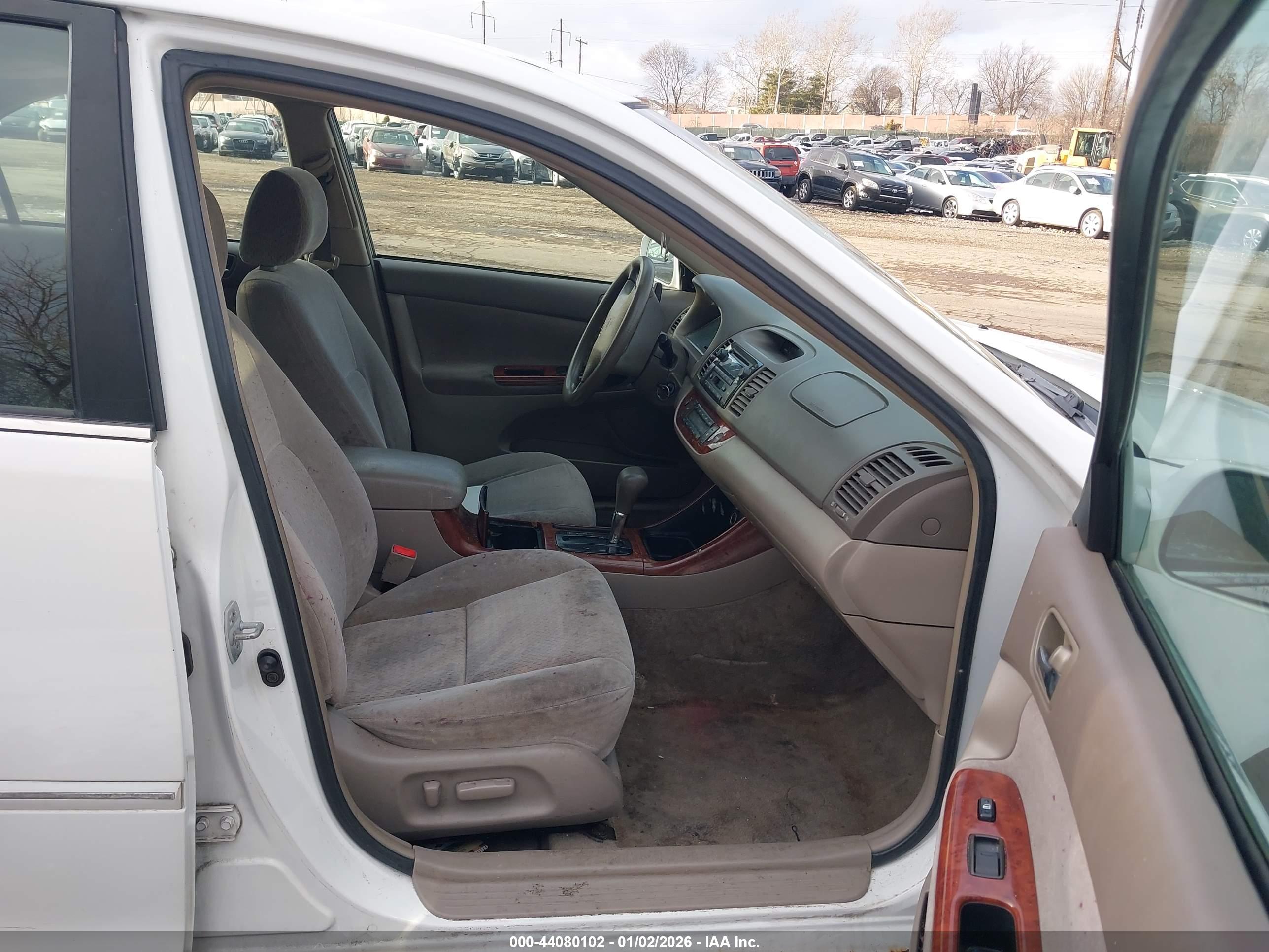 TOYOTA CAMRY image 5