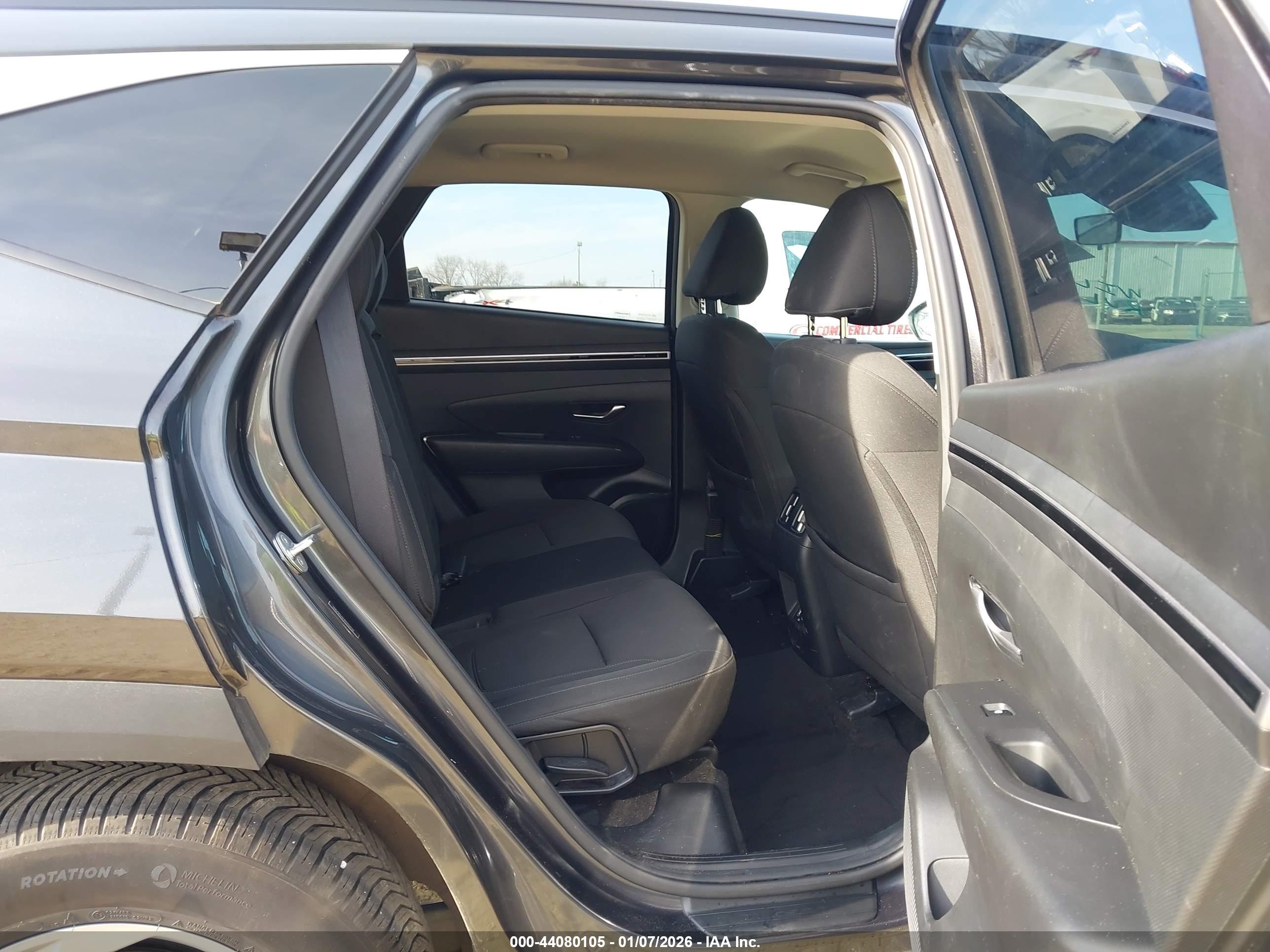HYUNDAI TUCSON image 8