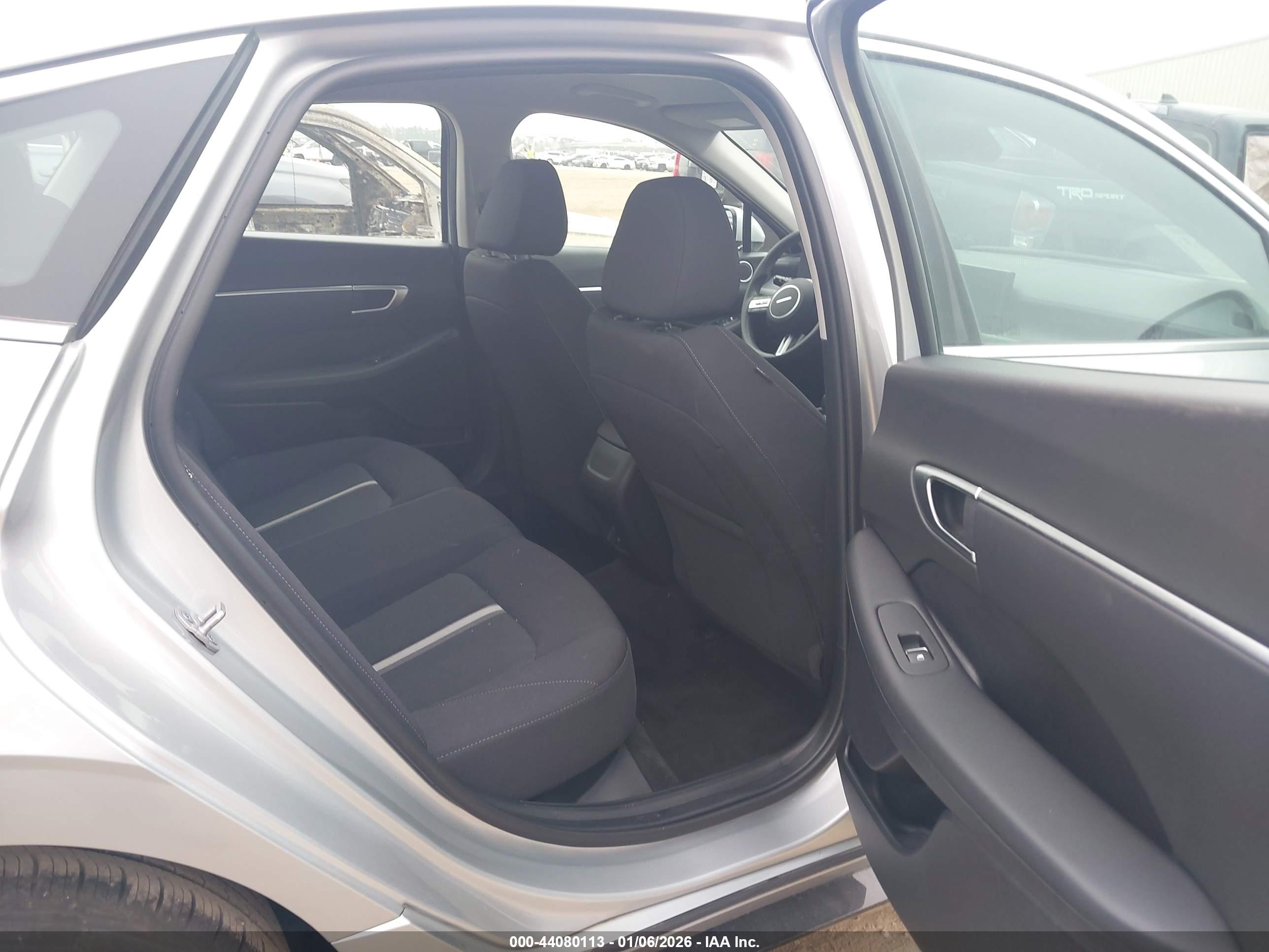 HYUNDAI SONATA image 8