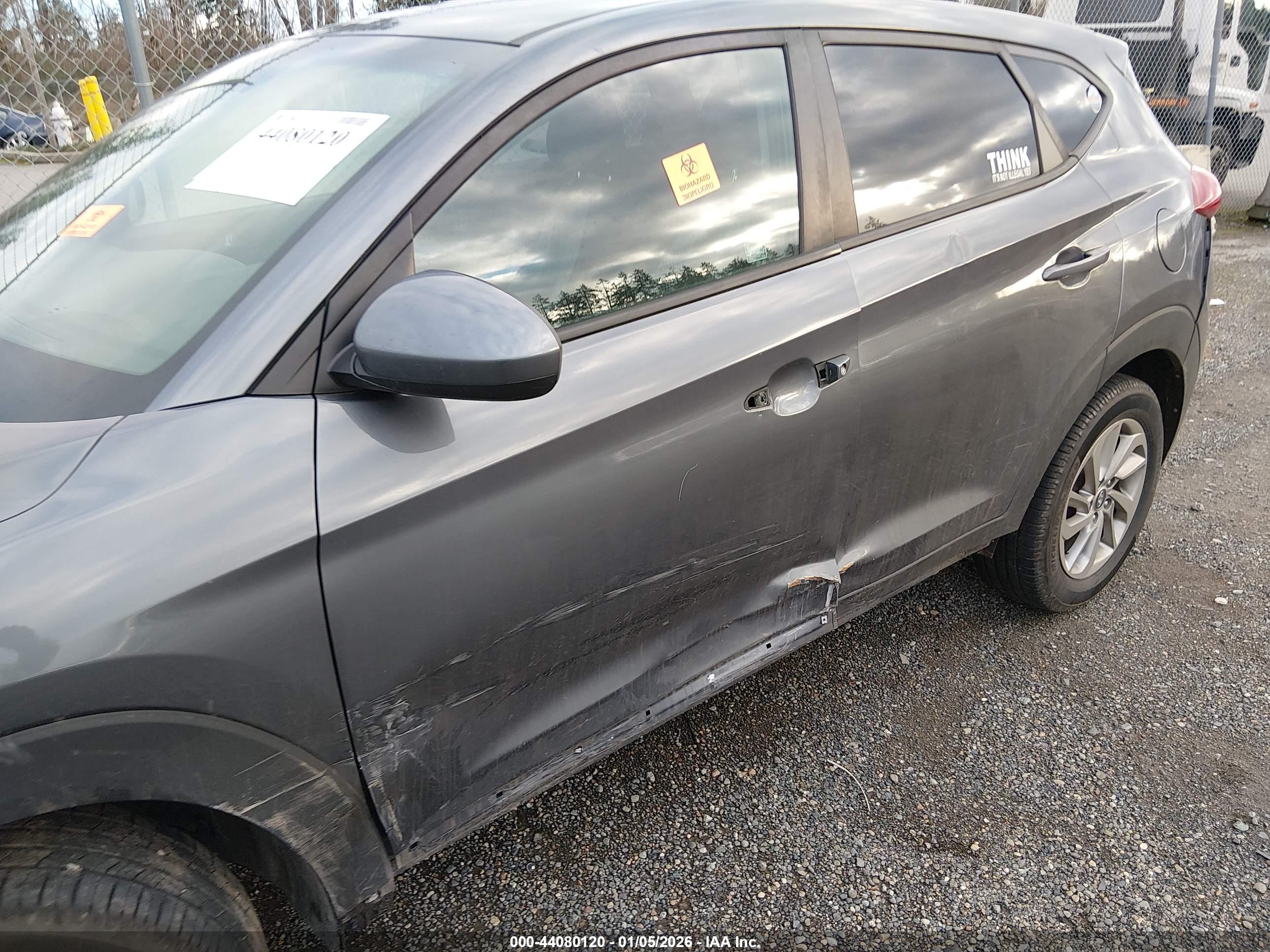 HYUNDAI TUCSON image 6