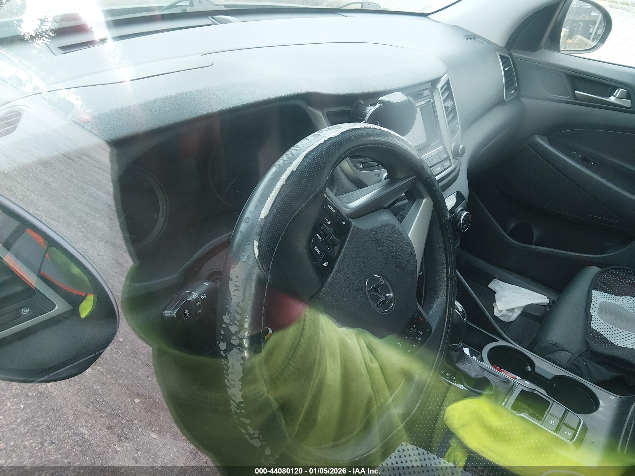 HYUNDAI TUCSON image 7