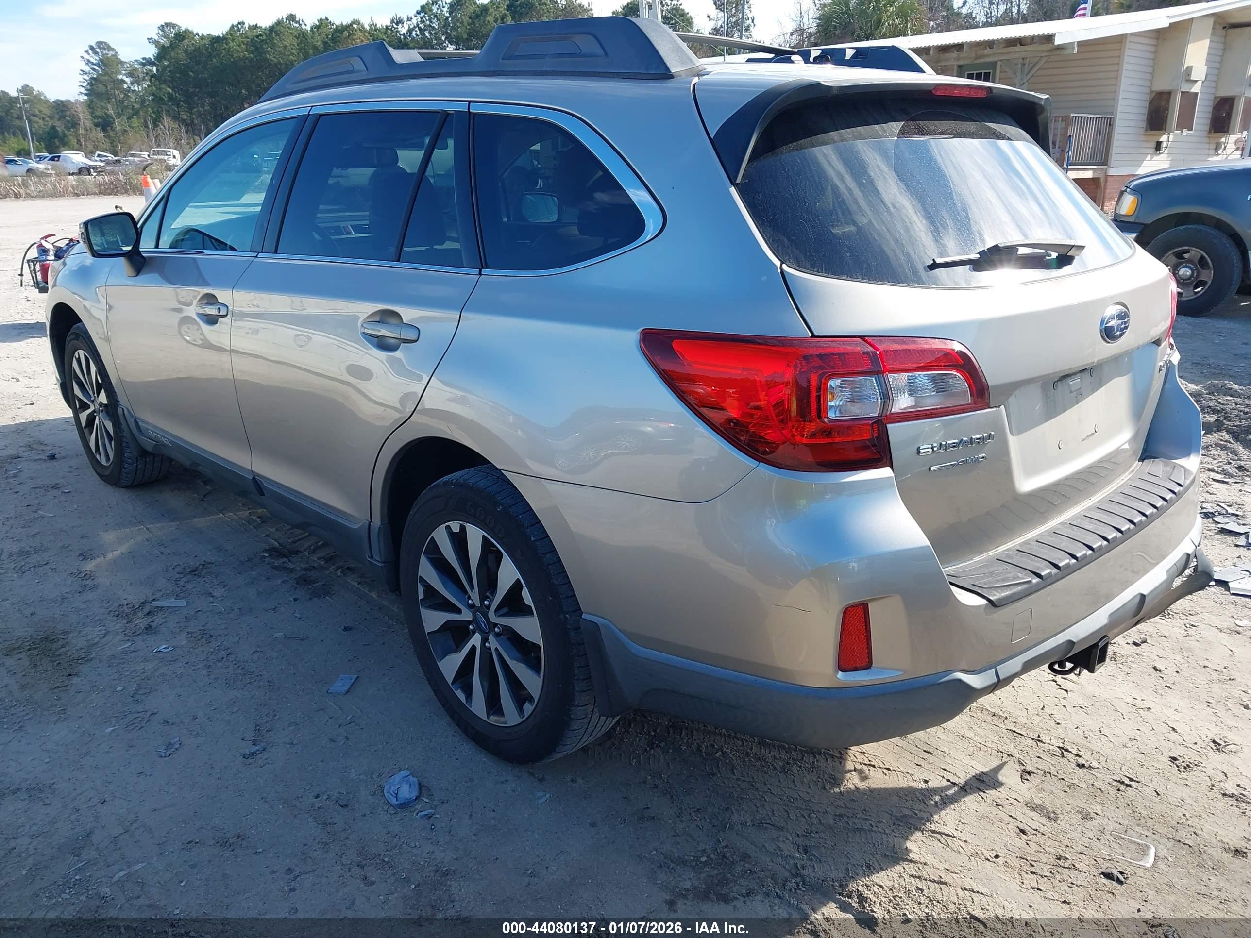 SUBARU OUTBACK image 3