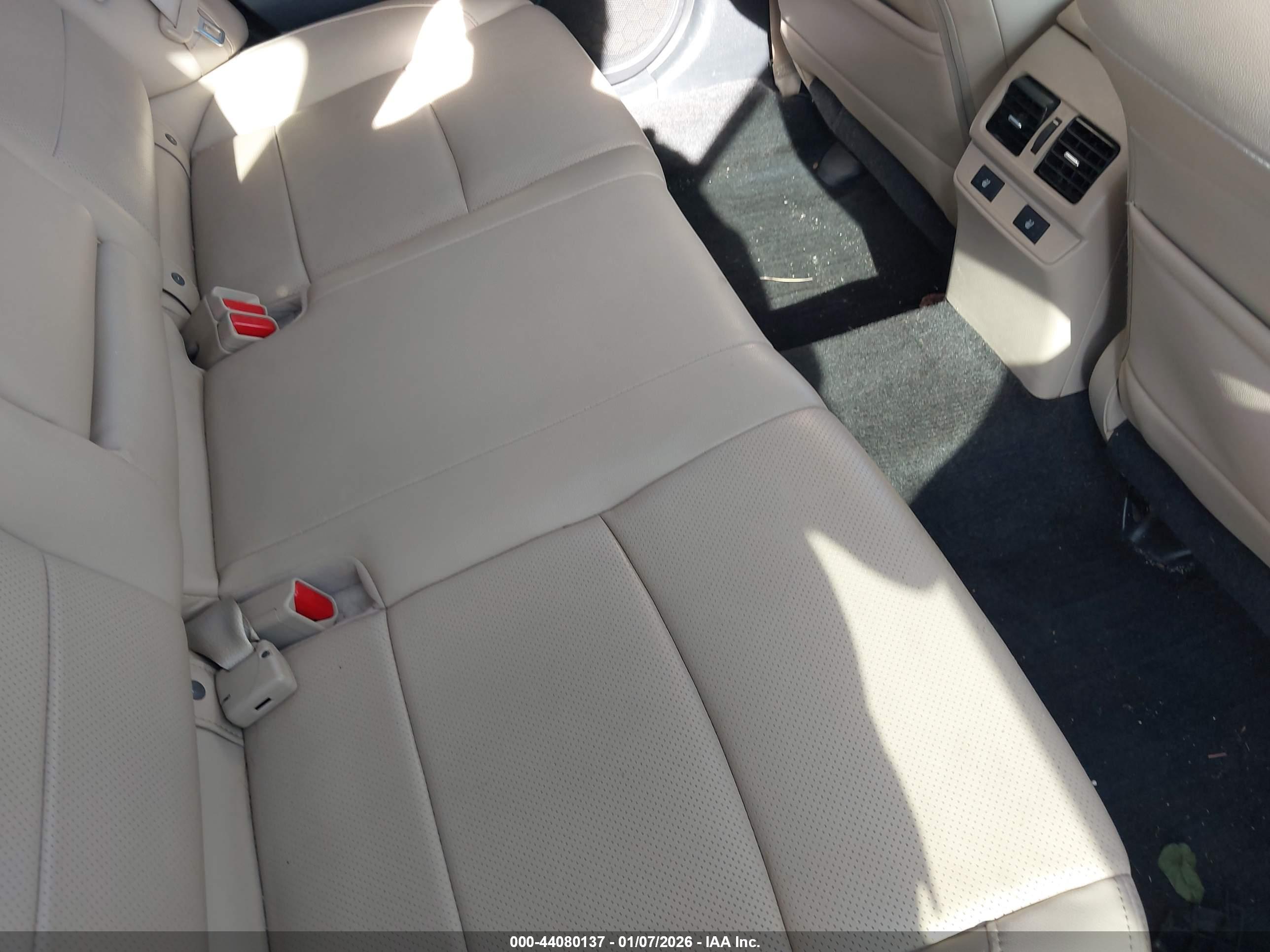 SUBARU OUTBACK image 8
