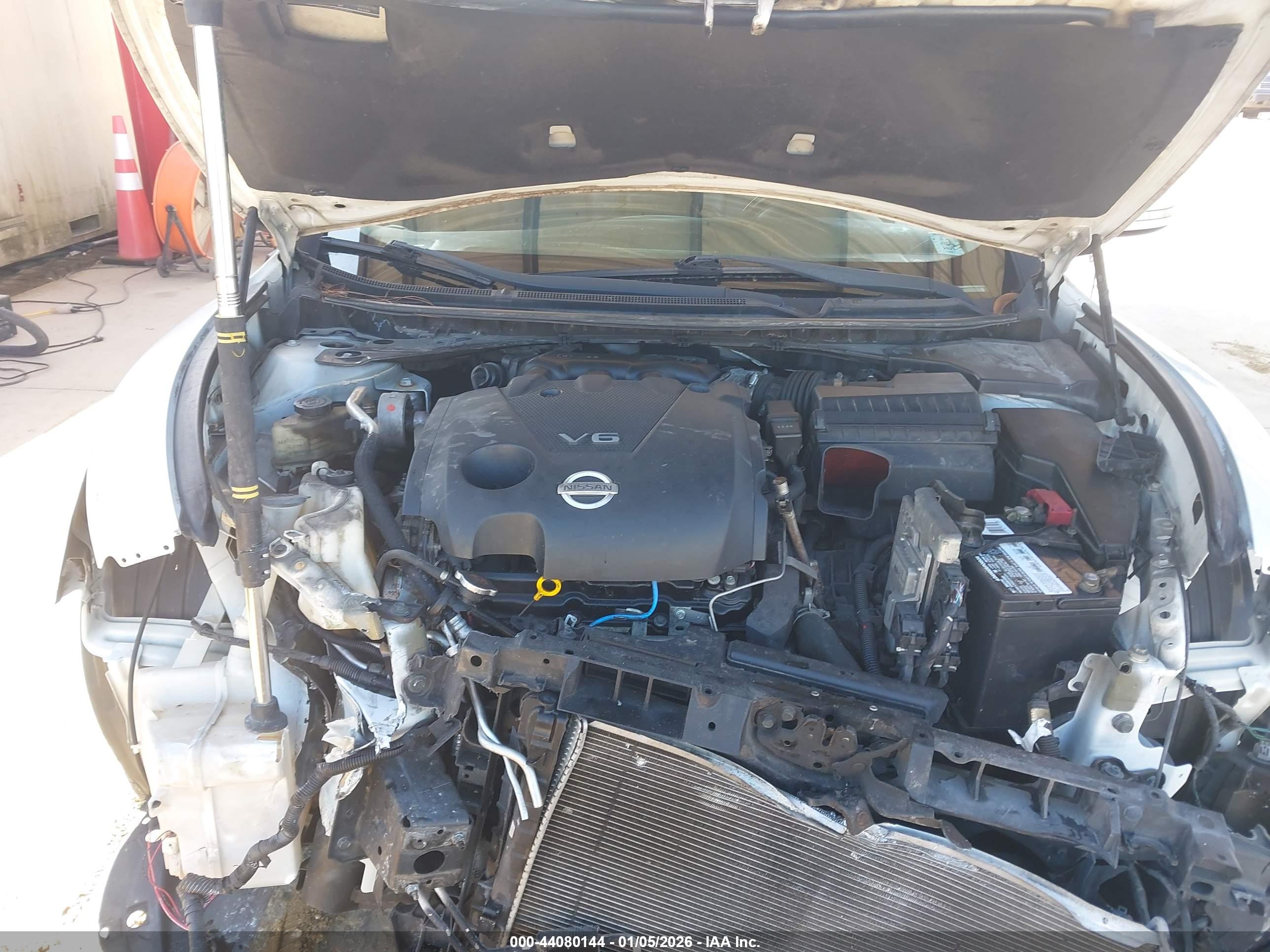 NISSAN MAXIMA image 10