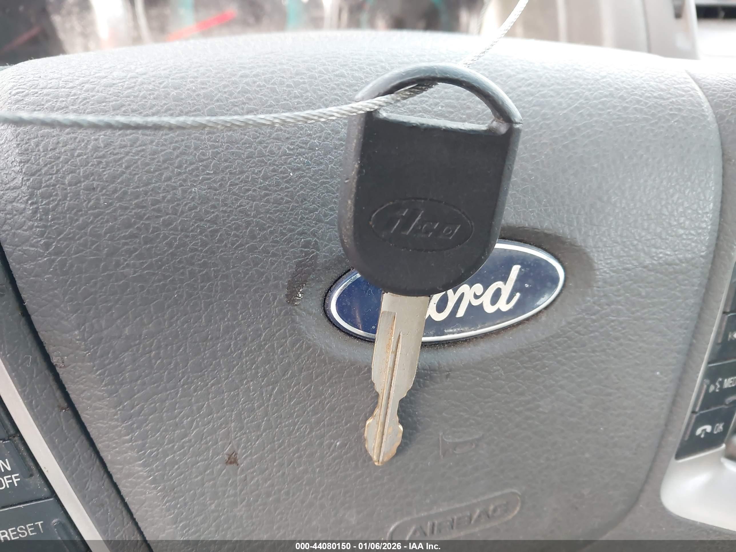 FORD FUSION image 11