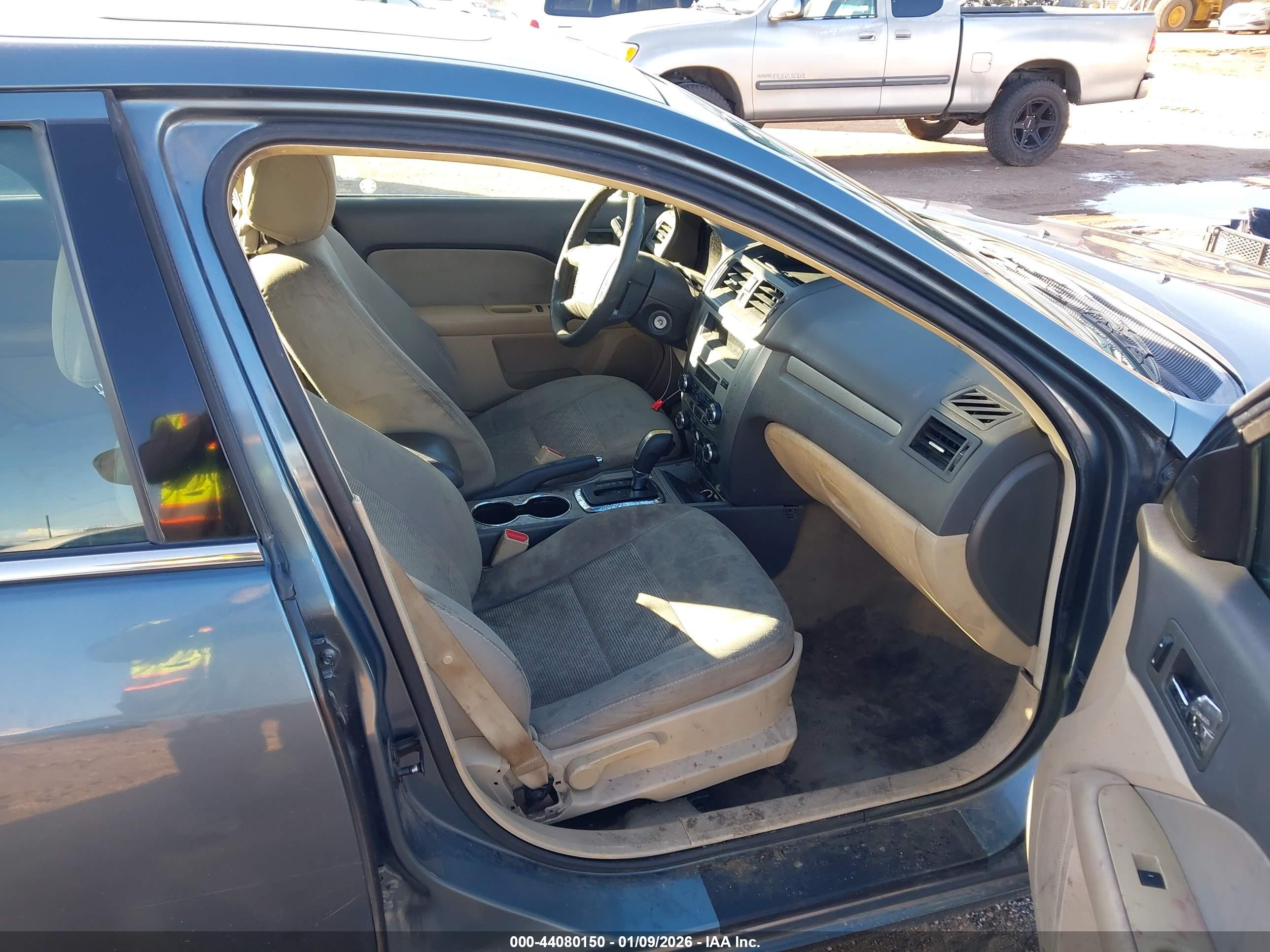 FORD FUSION image 5
