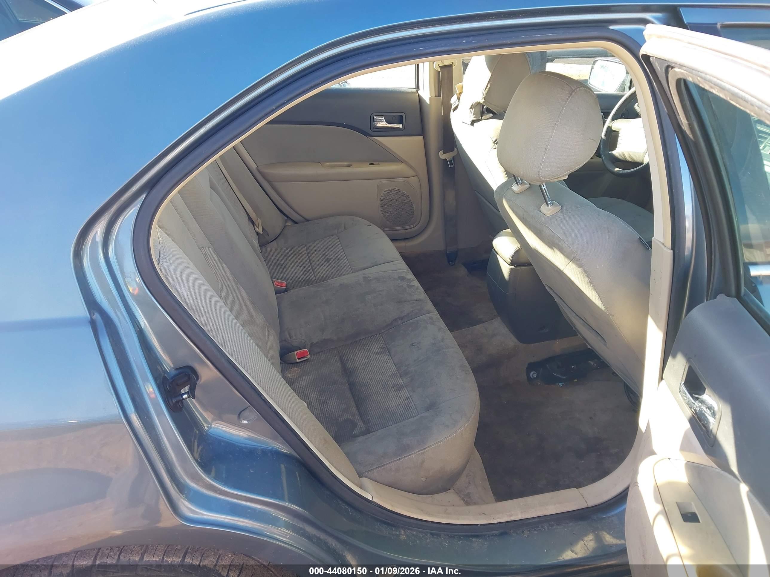 FORD FUSION image 8