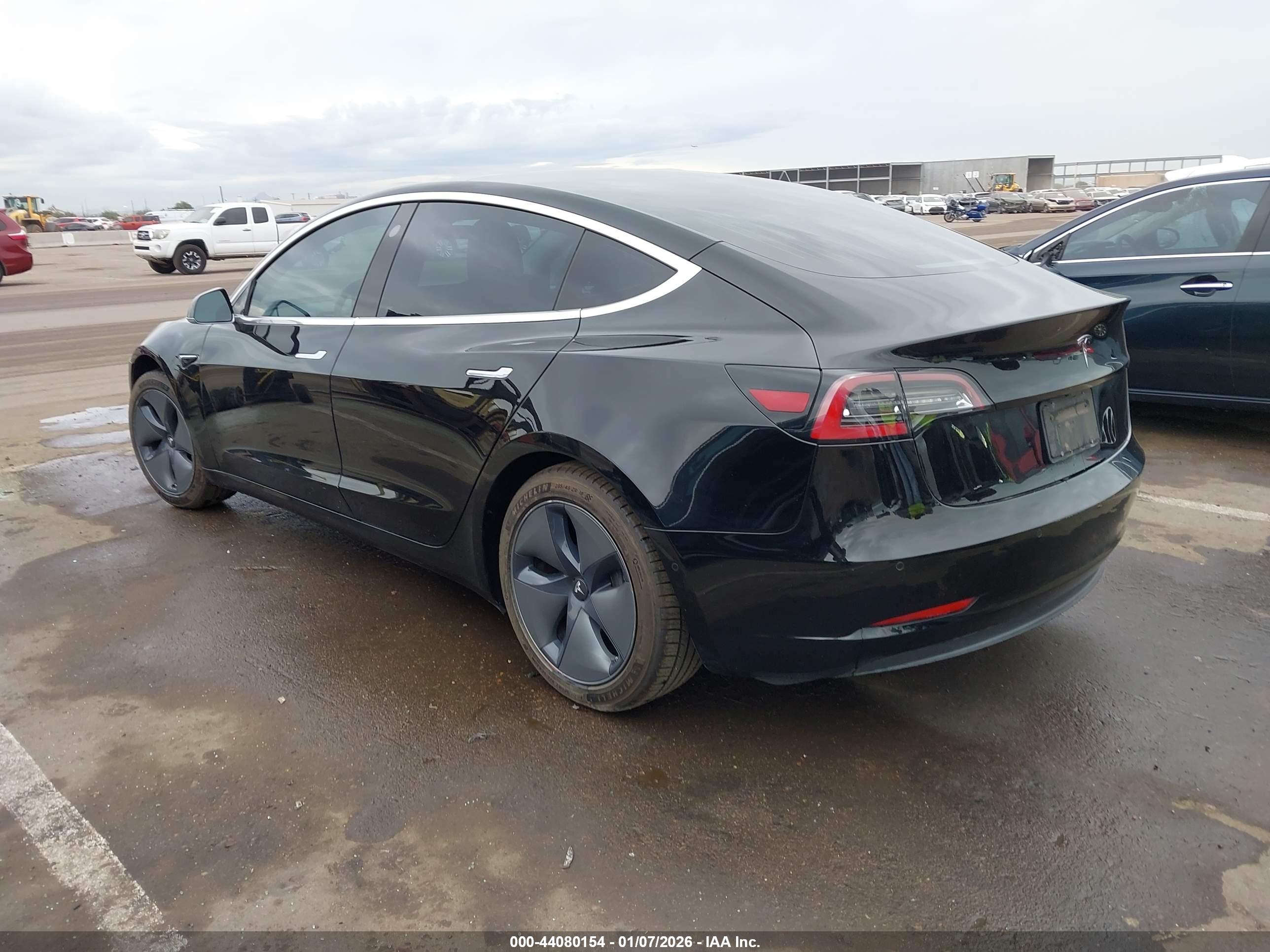 TESLA MODEL image 3