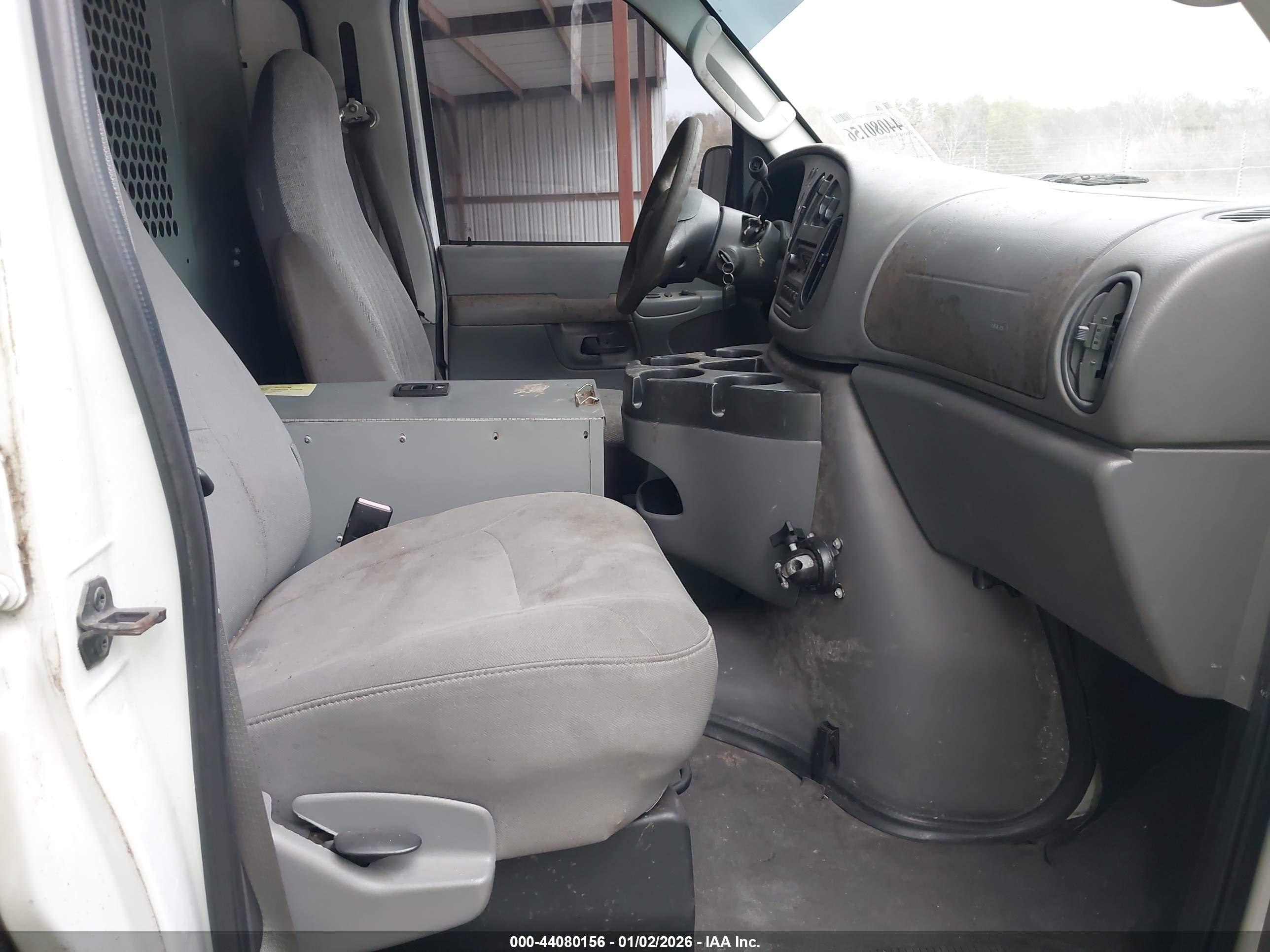 FORD E-250 image 5