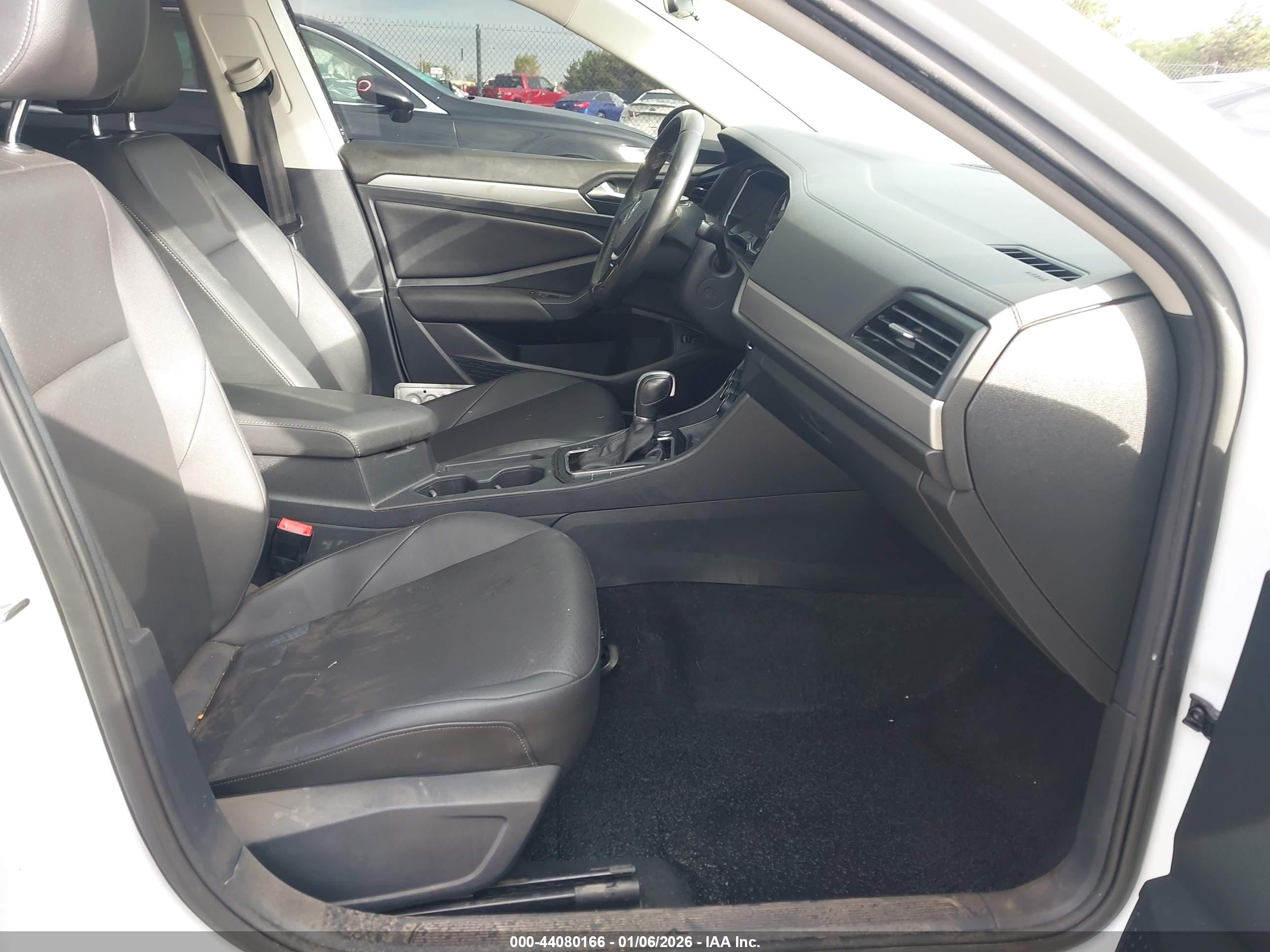 VOLKSWAGEN JETTA image 5