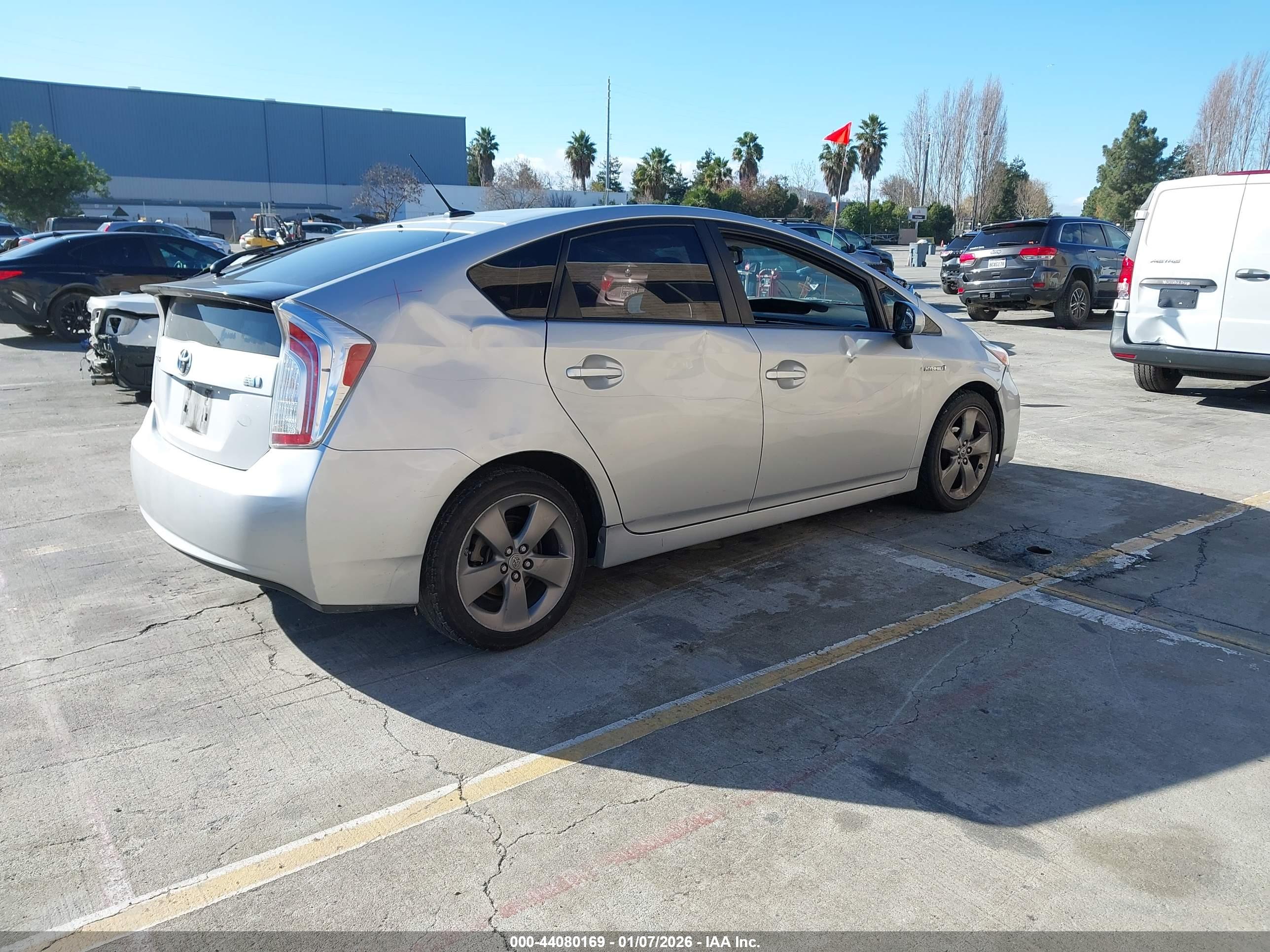 TOYOTA PRIUS image 4