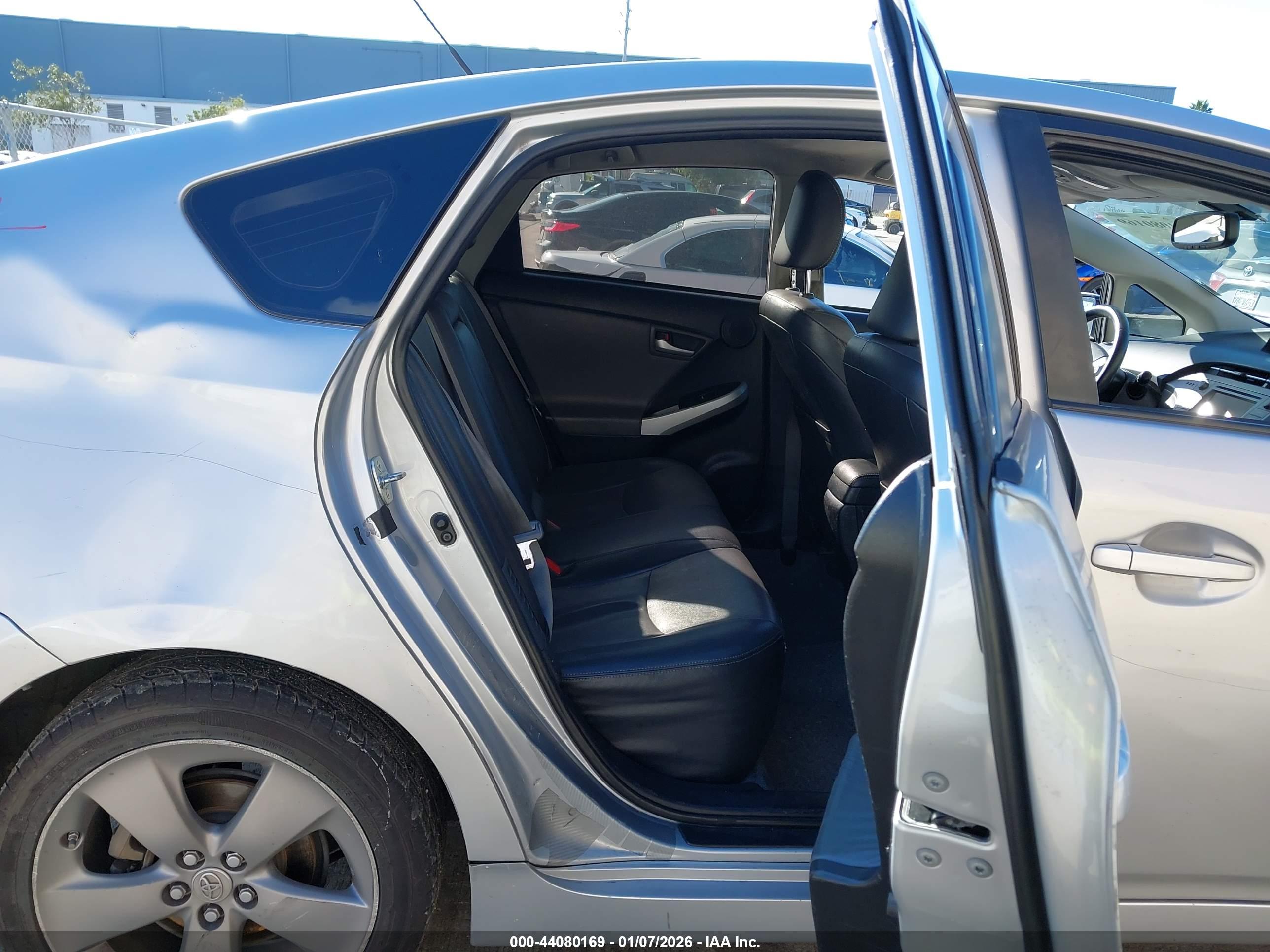 TOYOTA PRIUS image 8