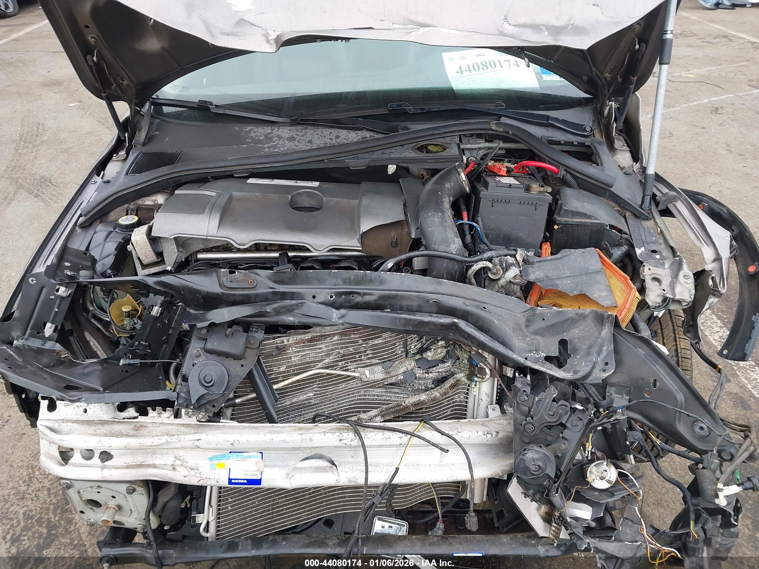 VOLVO XC70 image 10