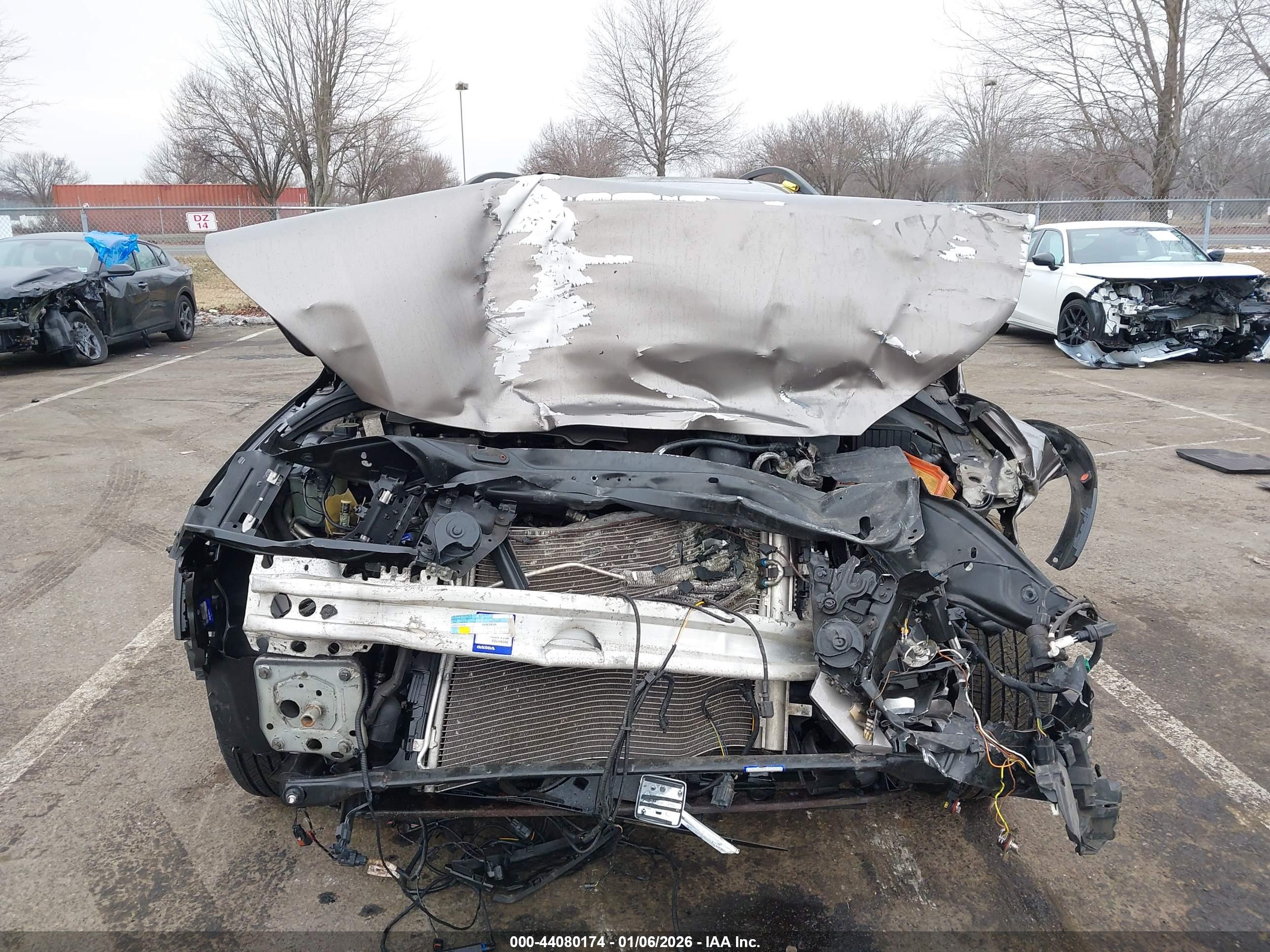 VOLVO XC70 image 6