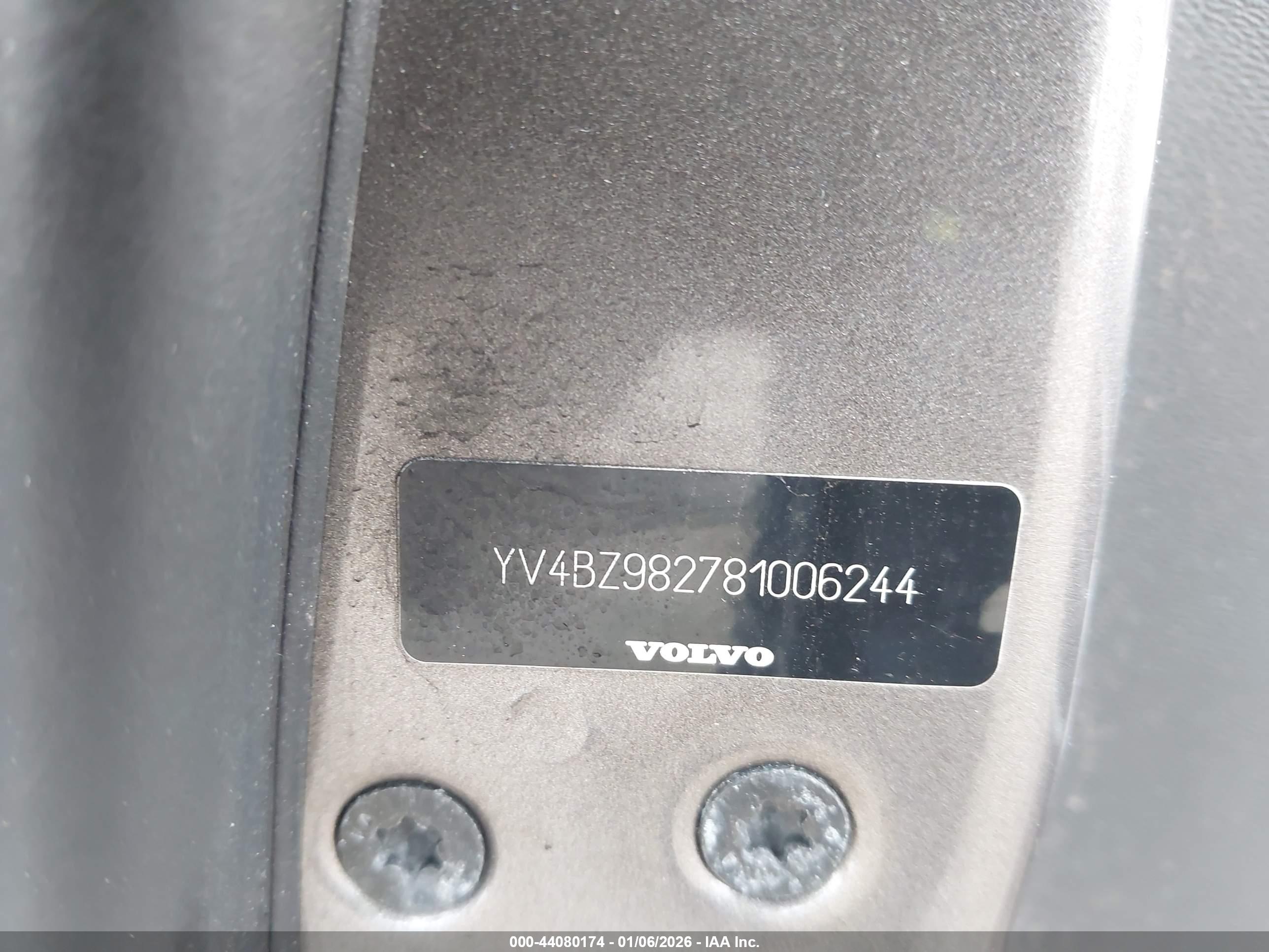 VOLVO XC70 image 9