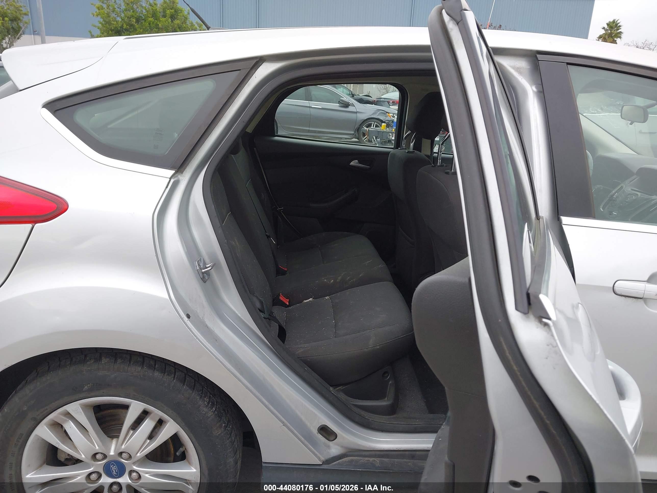 FORD FOCUS image 8