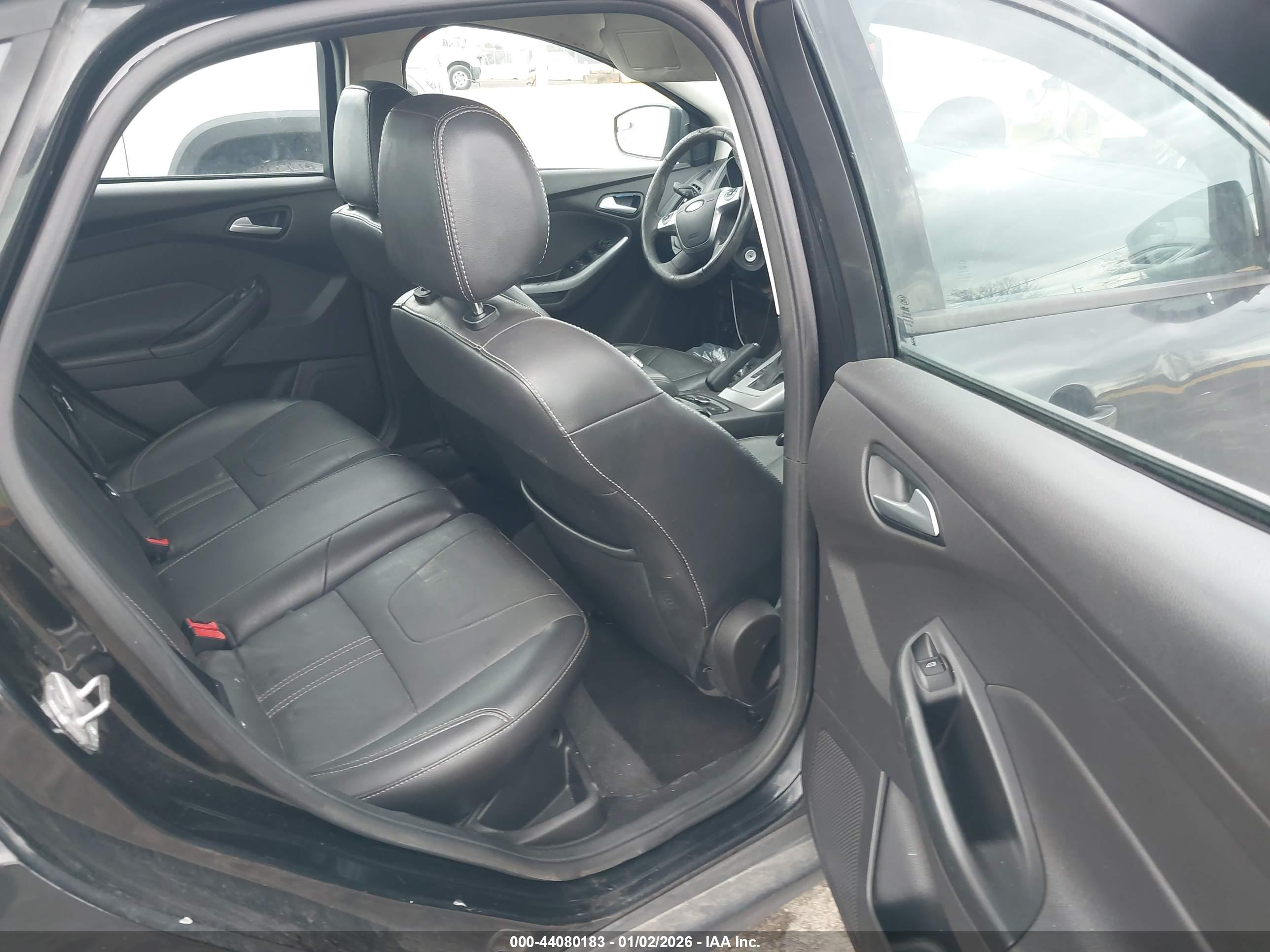 FORD FOCUS image 8
