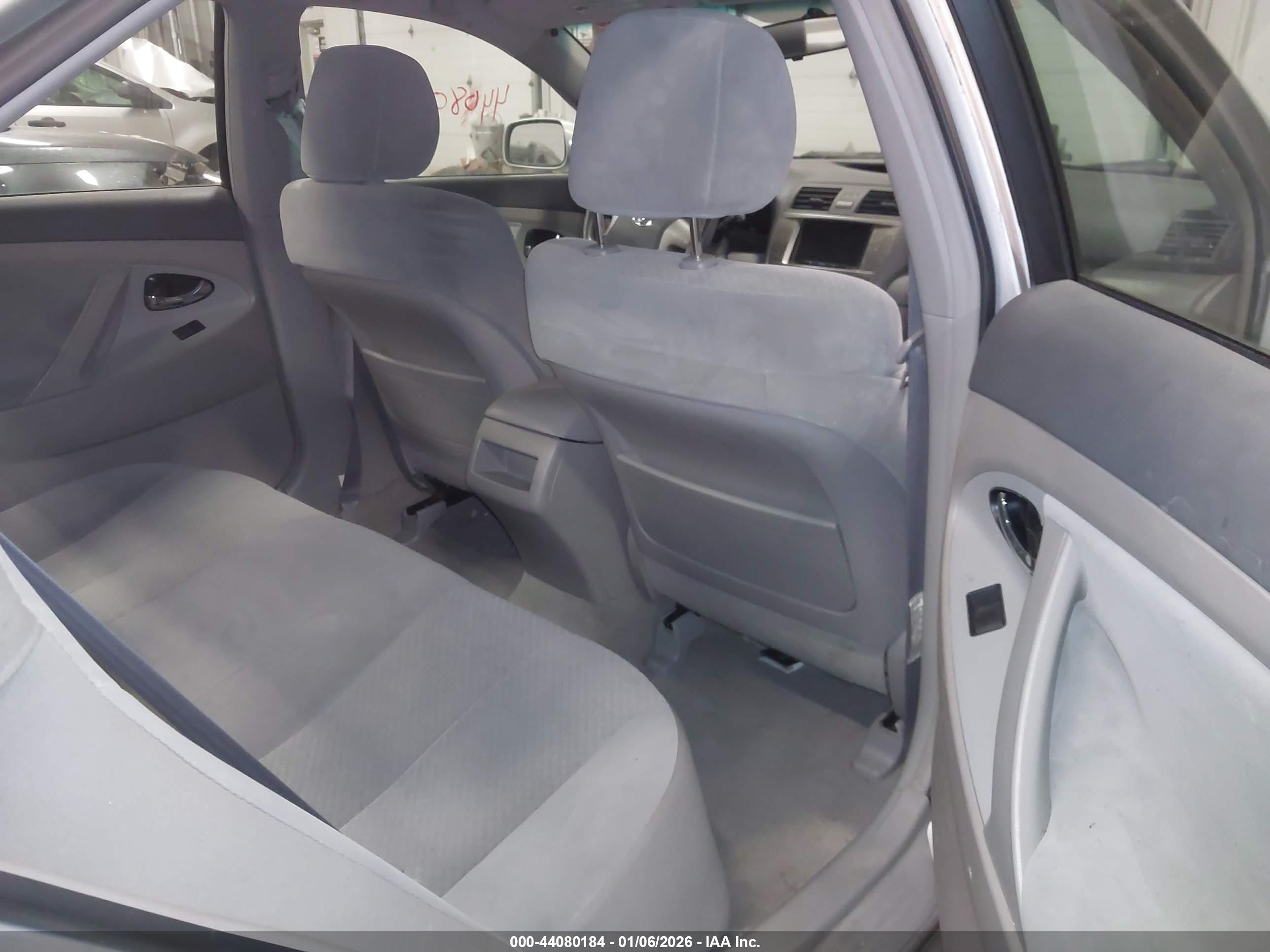 TOYOTA CAMRY image 8