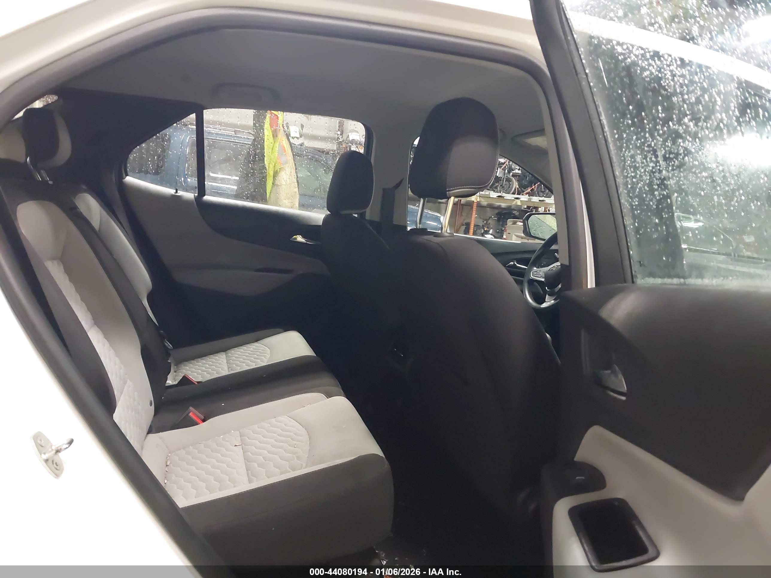 CHEVROLET EQUINOX image 8