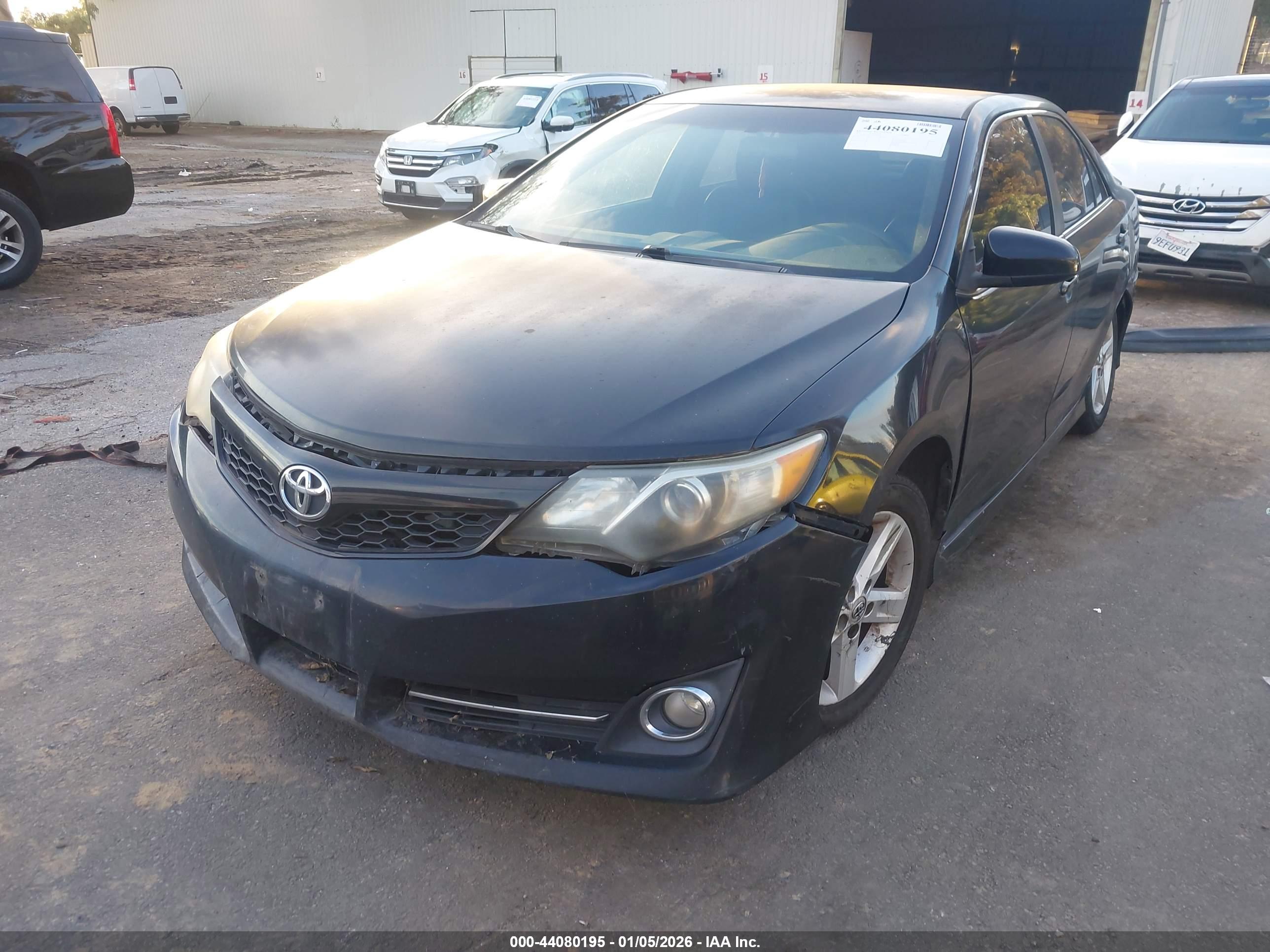 TOYOTA CAMRY image 2