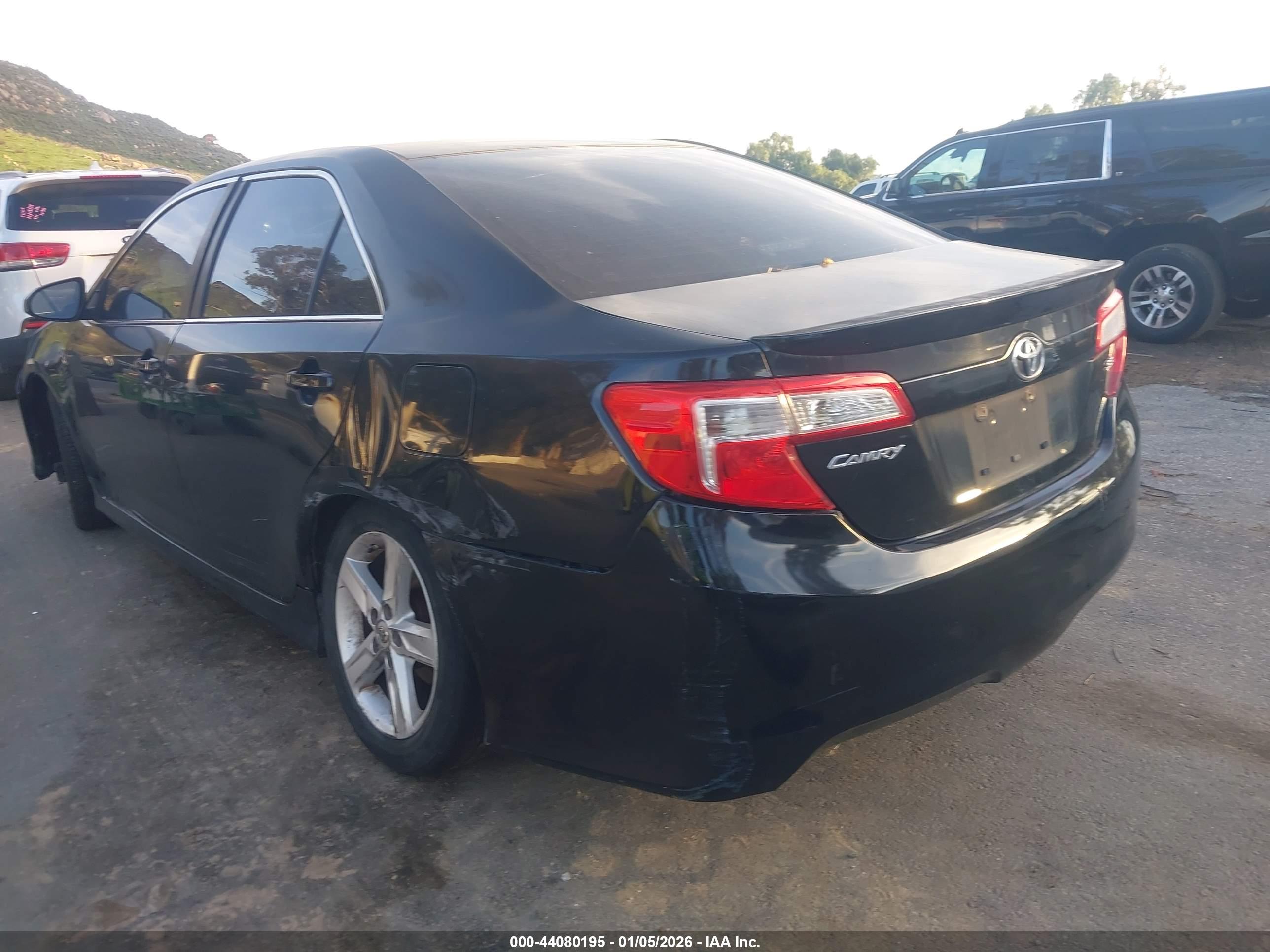TOYOTA CAMRY image 3