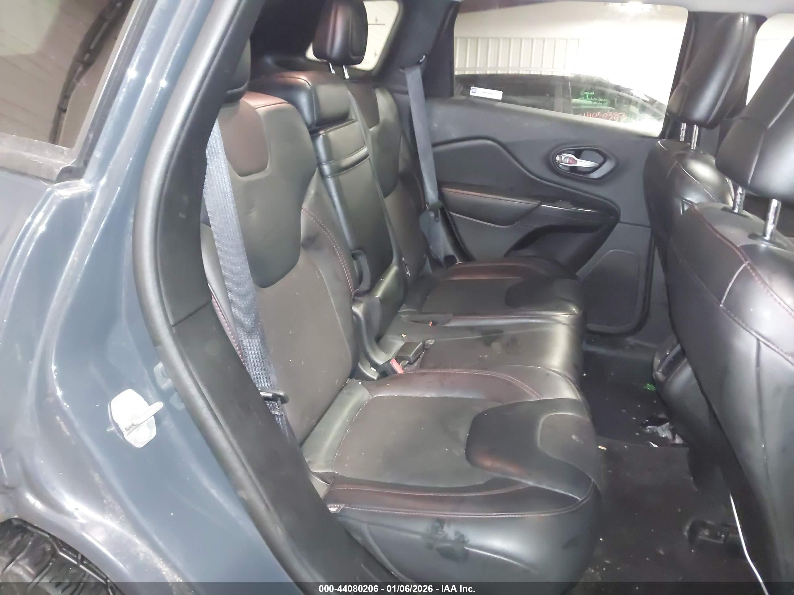 JEEP CHEROKEE image 8