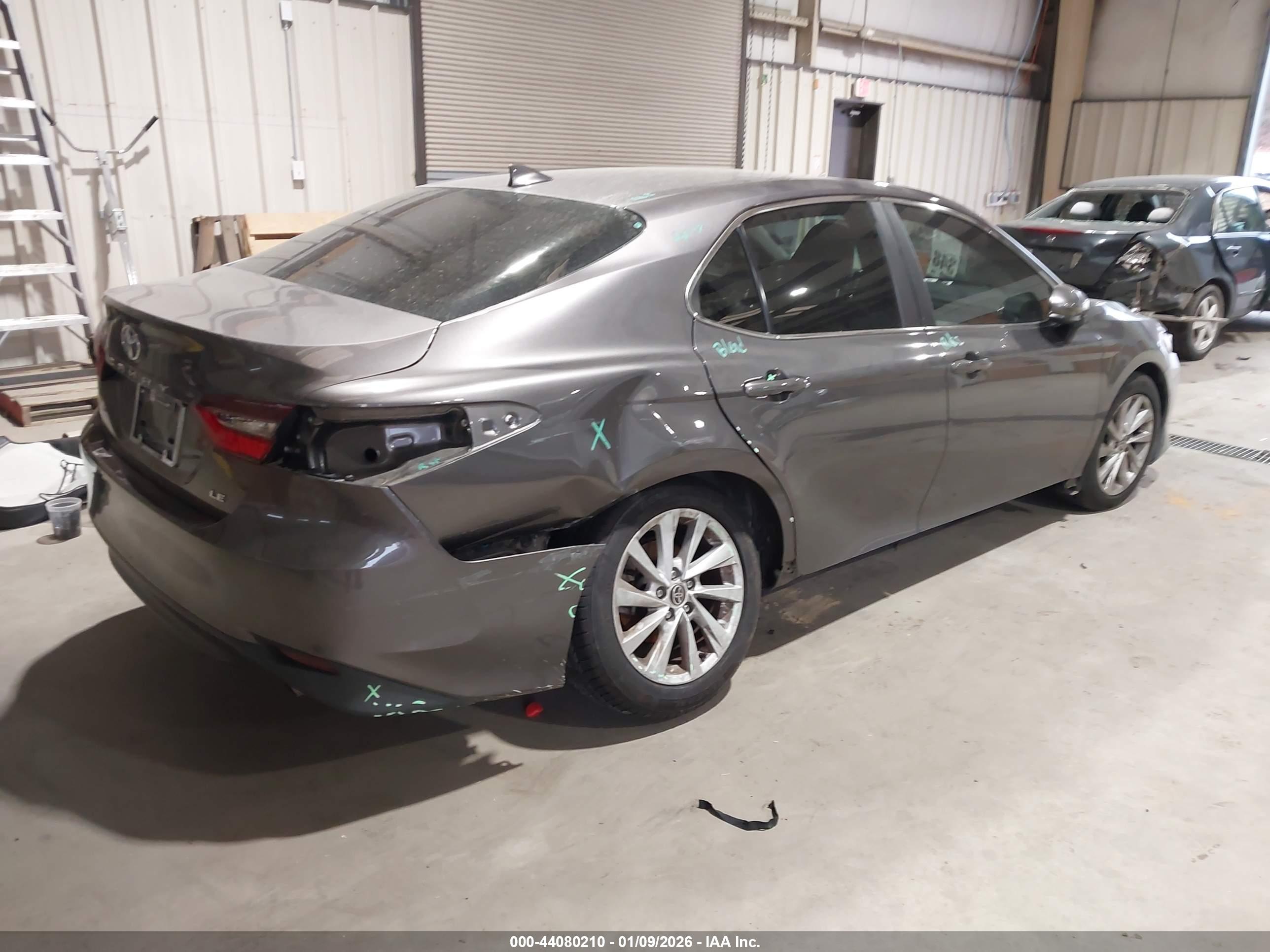 TOYOTA CAMRY image 4