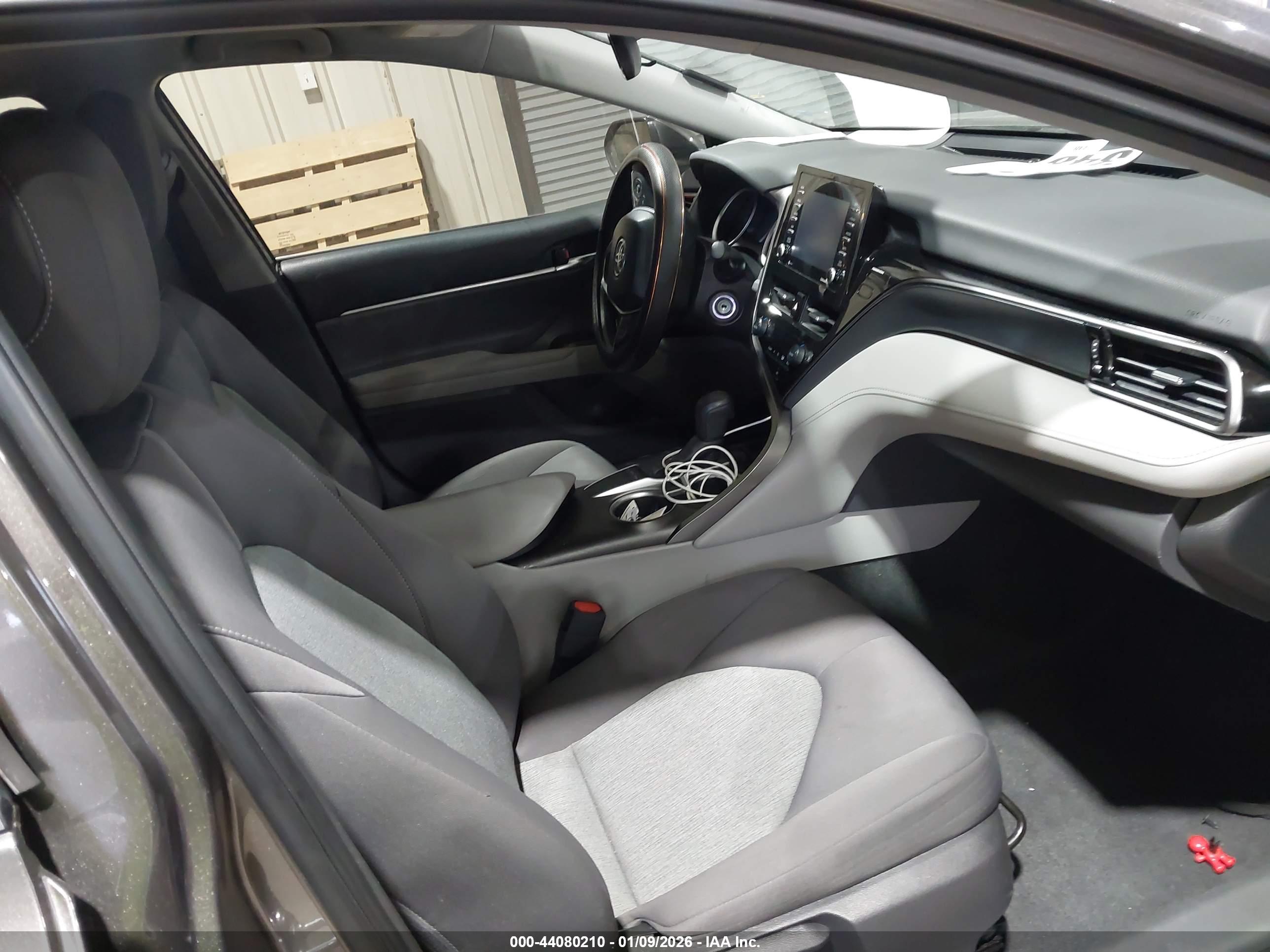 TOYOTA CAMRY image 5