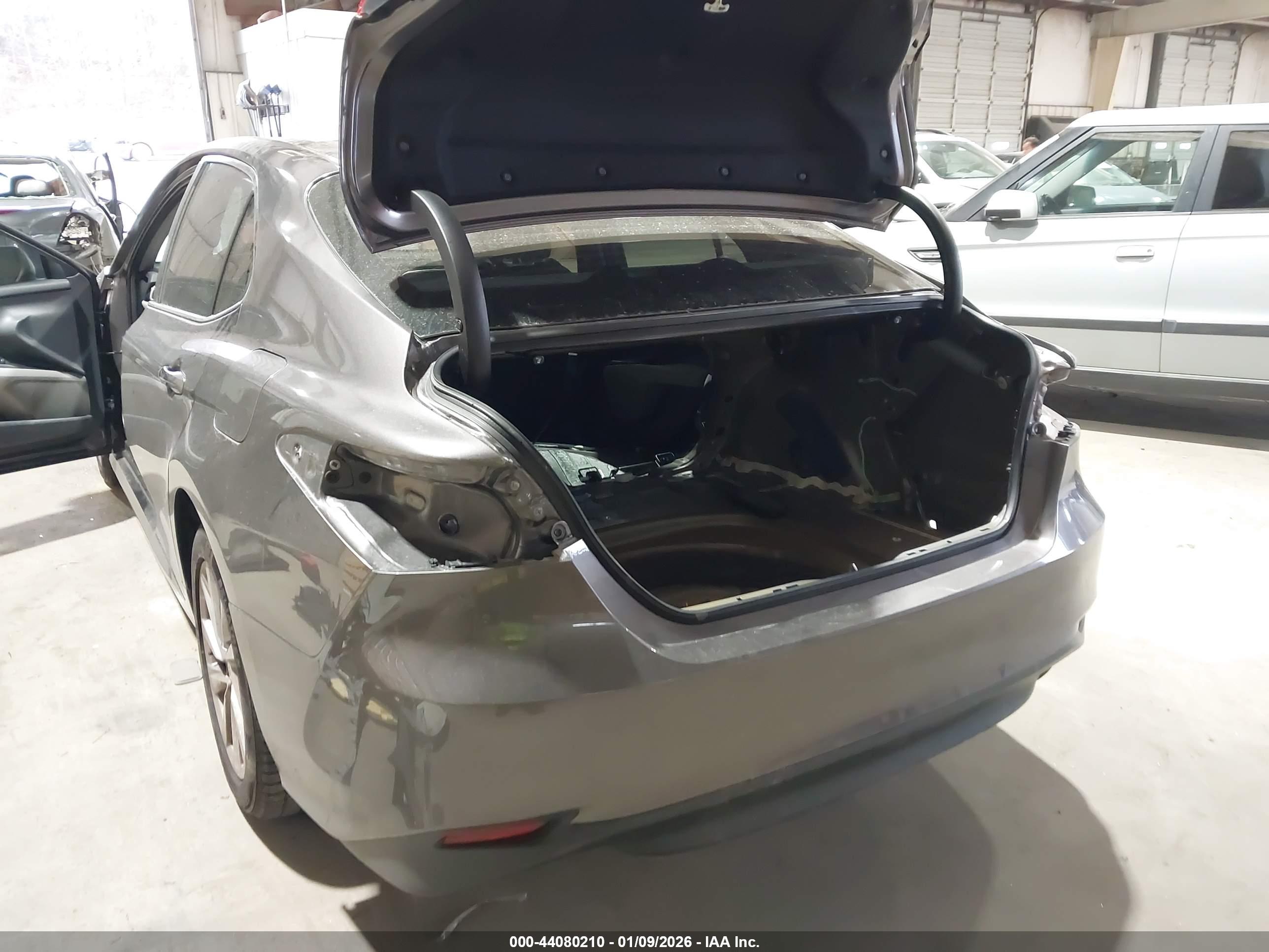 TOYOTA CAMRY image 6