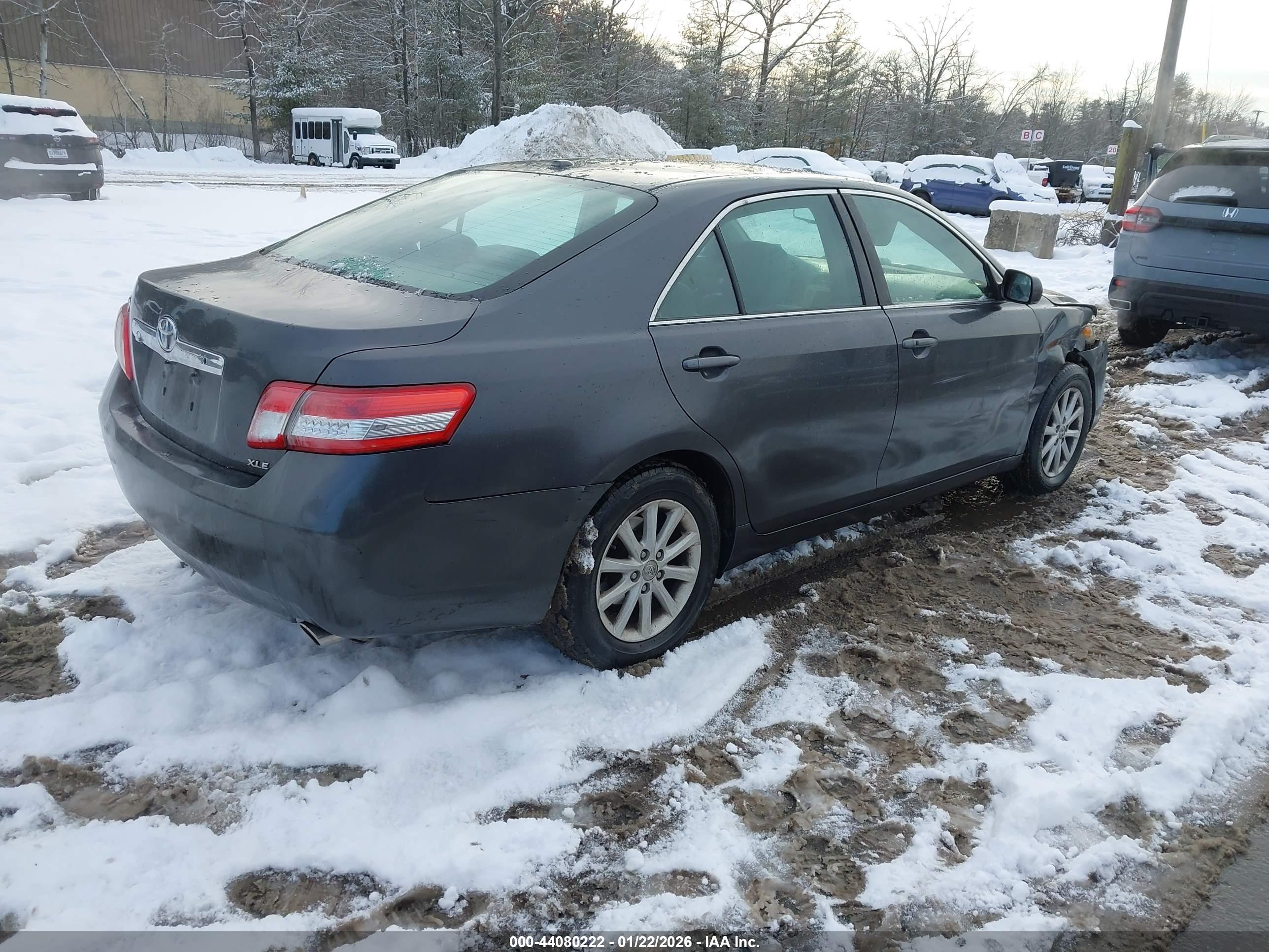 TOYOTA CAMRY image 4