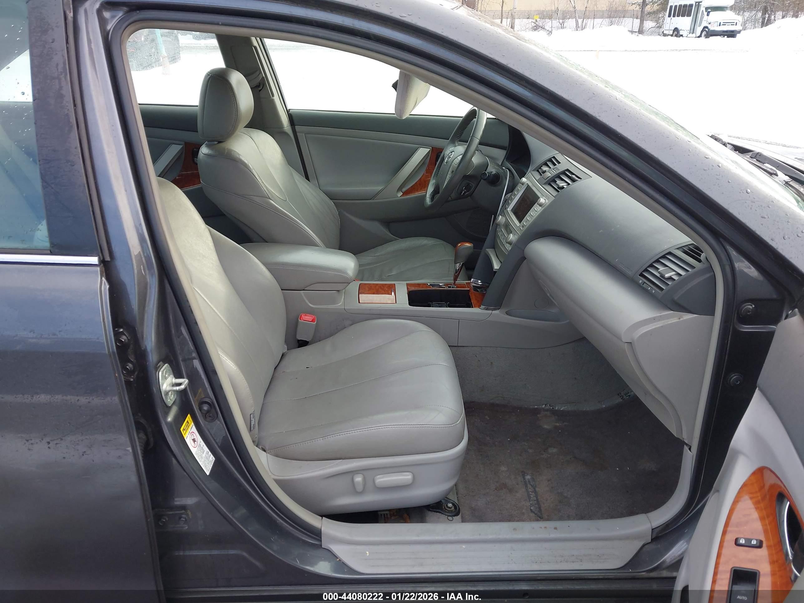 TOYOTA CAMRY image 5