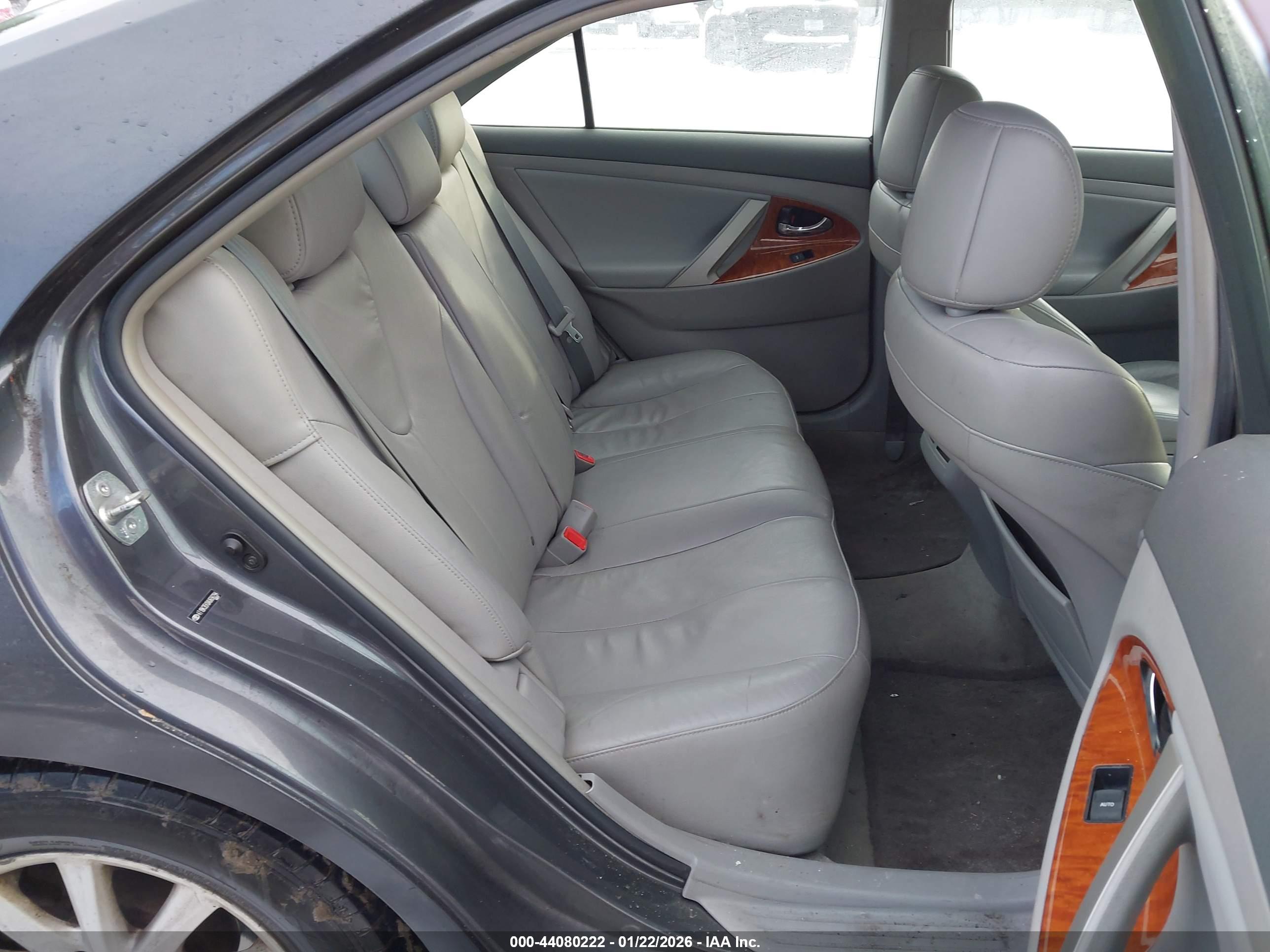 TOYOTA CAMRY image 8