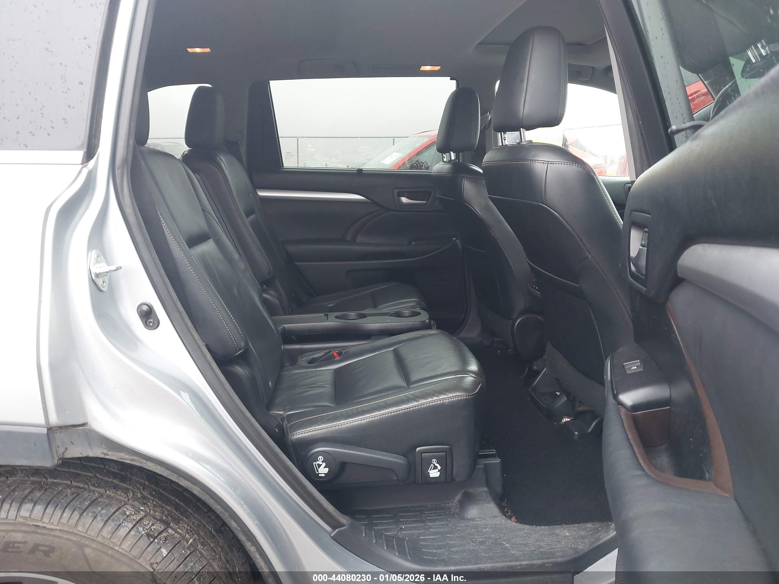 TOYOTA HIGHLANDER image 8